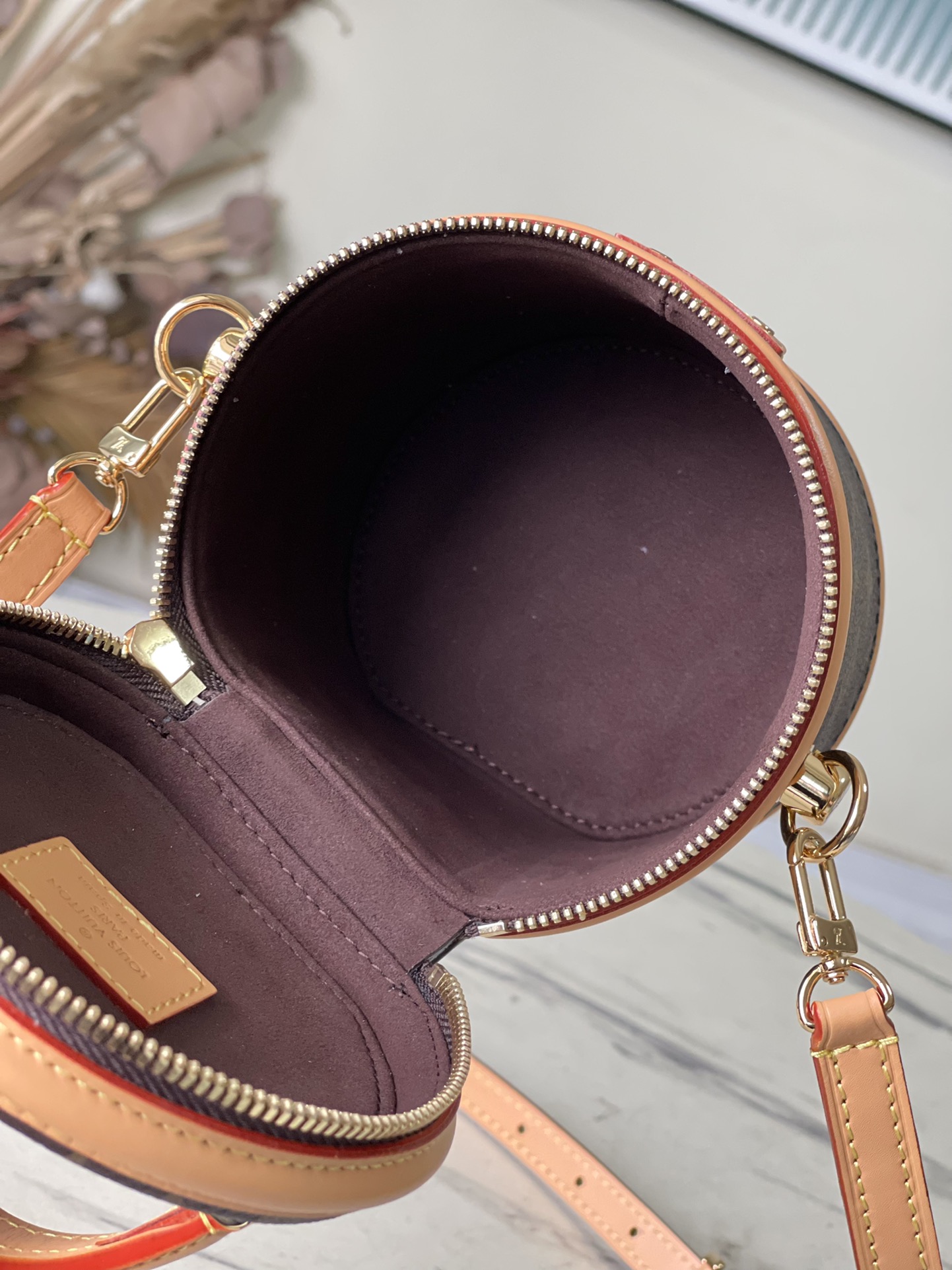 Louis Vuitton Basic Bag Canvas M-s