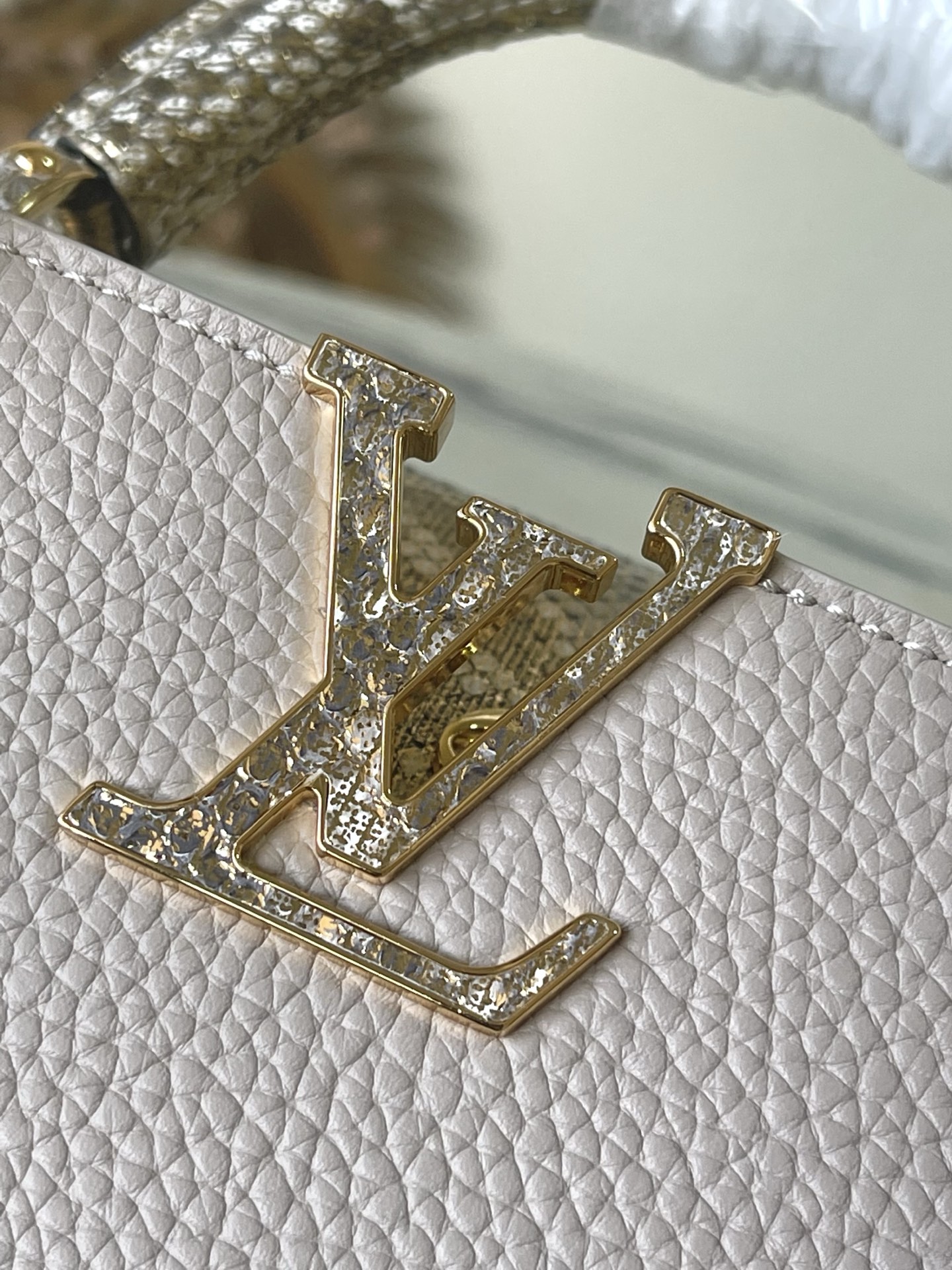 Louis Vuitton Basic Bag M-l-s