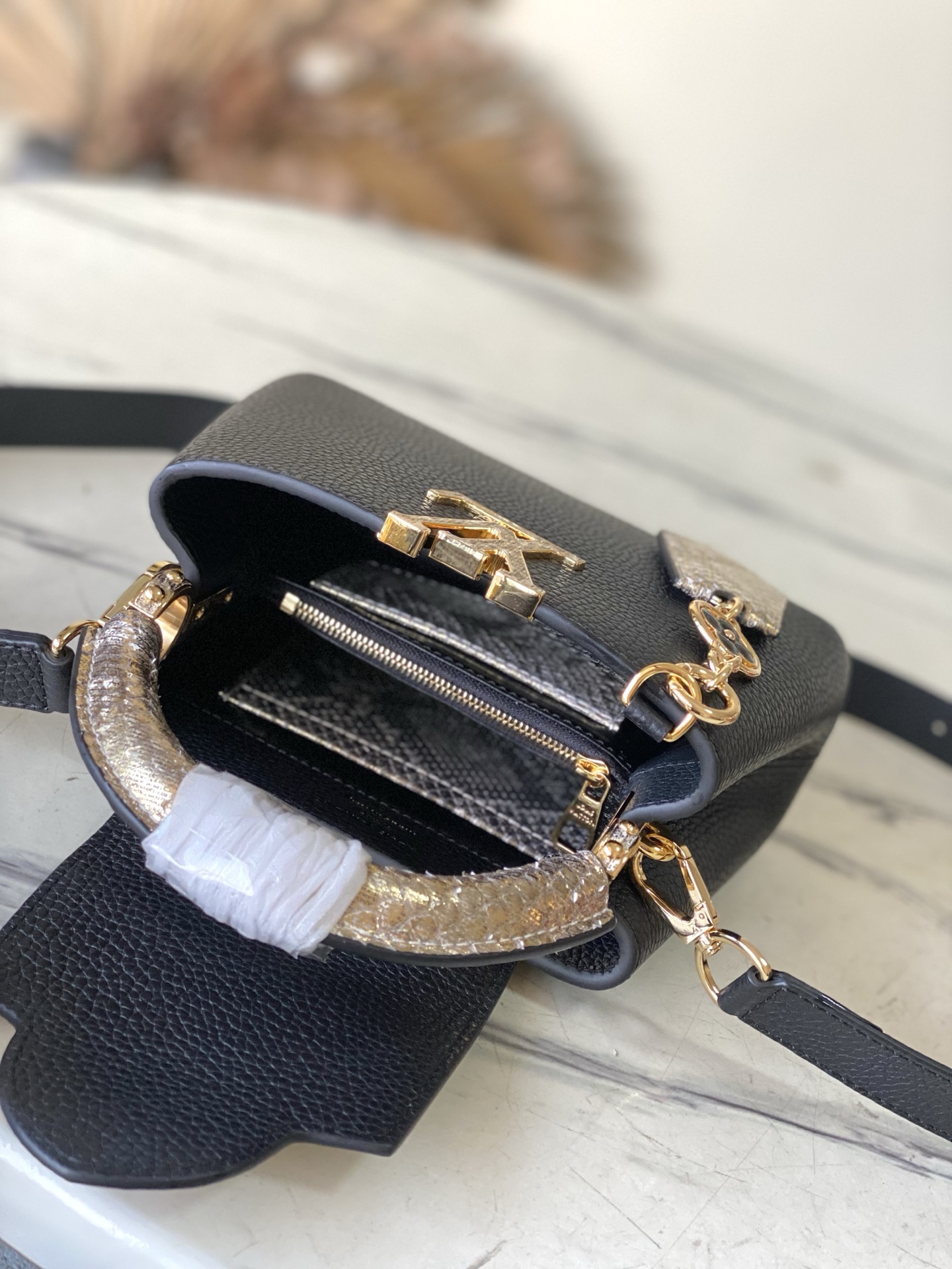 Louis Vuitton Basic Bag Black M-l-s