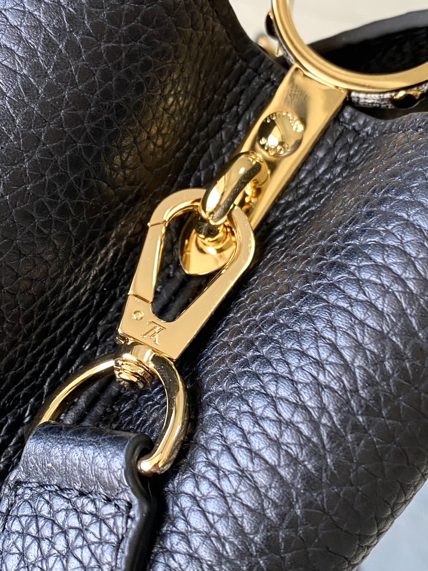 Louis Vuitton Basic Bag Black M-l-s