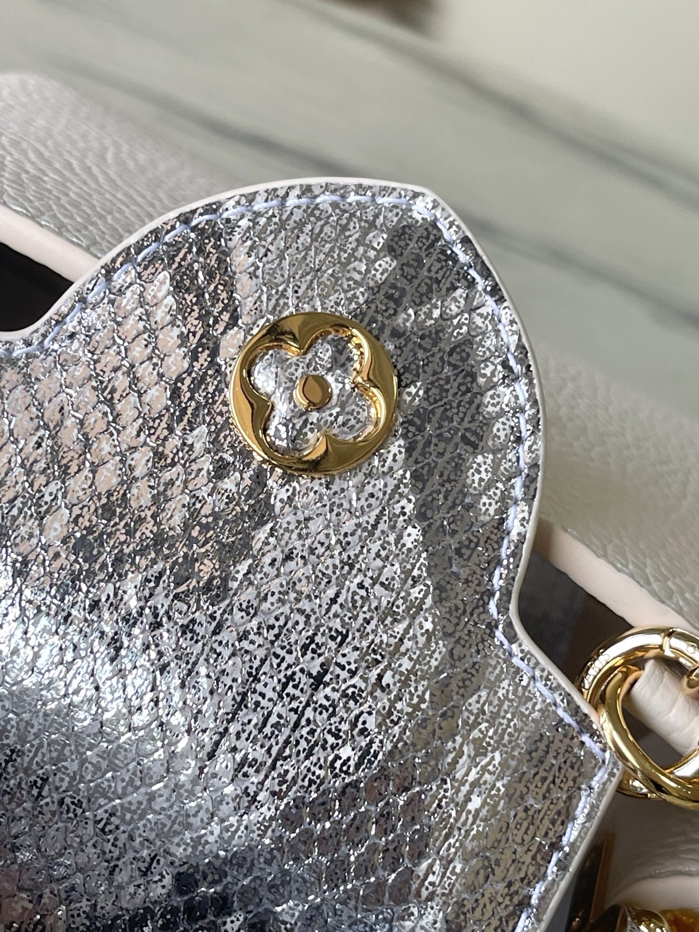 Louis Vuitton Basic Bag M-l-s