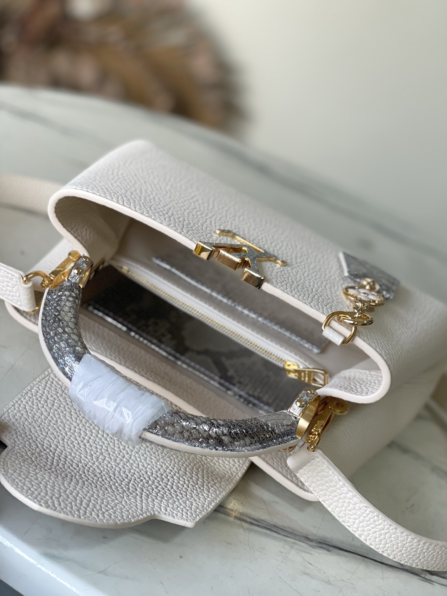 Louis Vuitton Basic Bag M-l-s