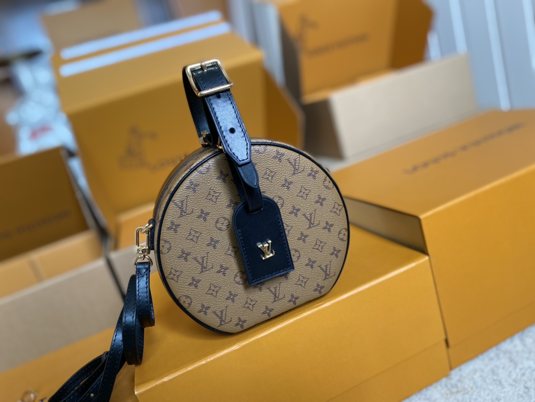 Louis Vuitton Basic Bag Cow Leather Black M-s