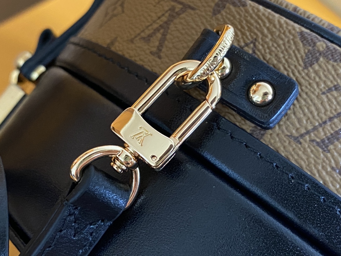 Louis Vuitton Basic Bag Cow Leather Black M-s