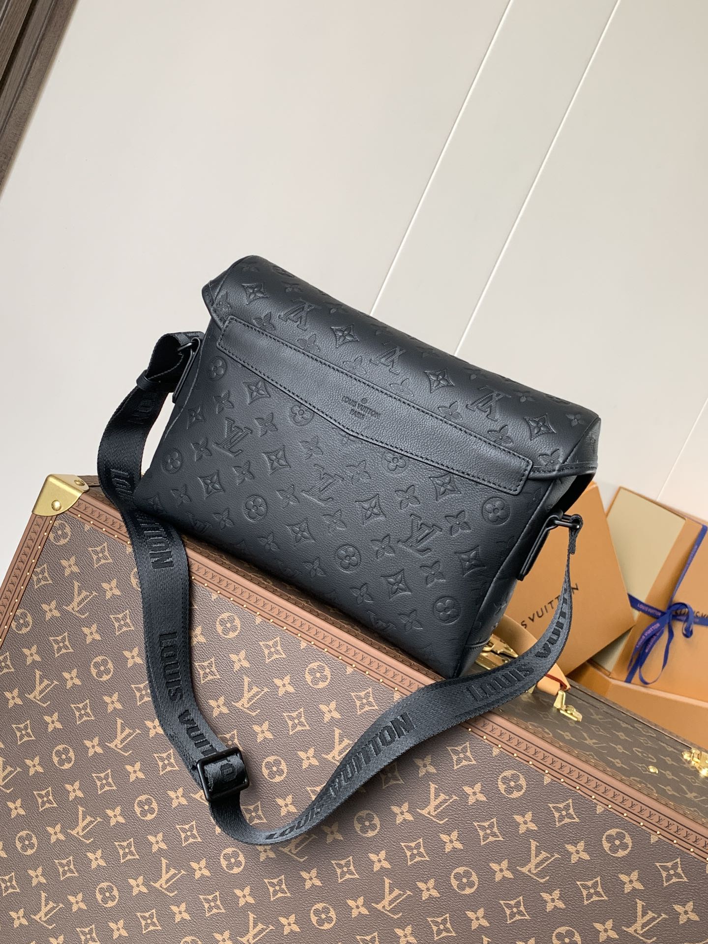 Louis Vuitton Messenger Bag Cow Leather M-l-s