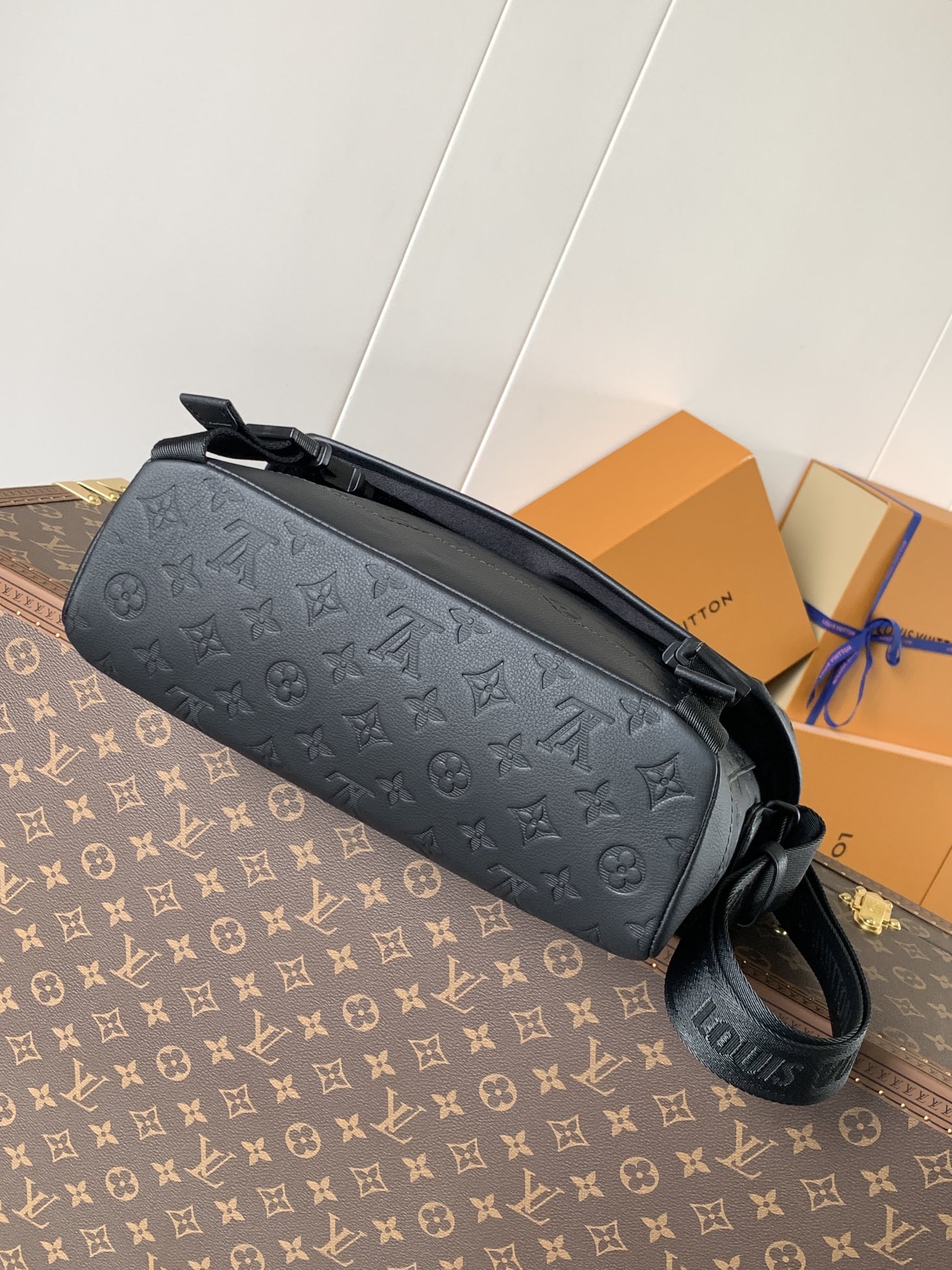 Louis Vuitton Messenger Bag Cow Leather M-l-s