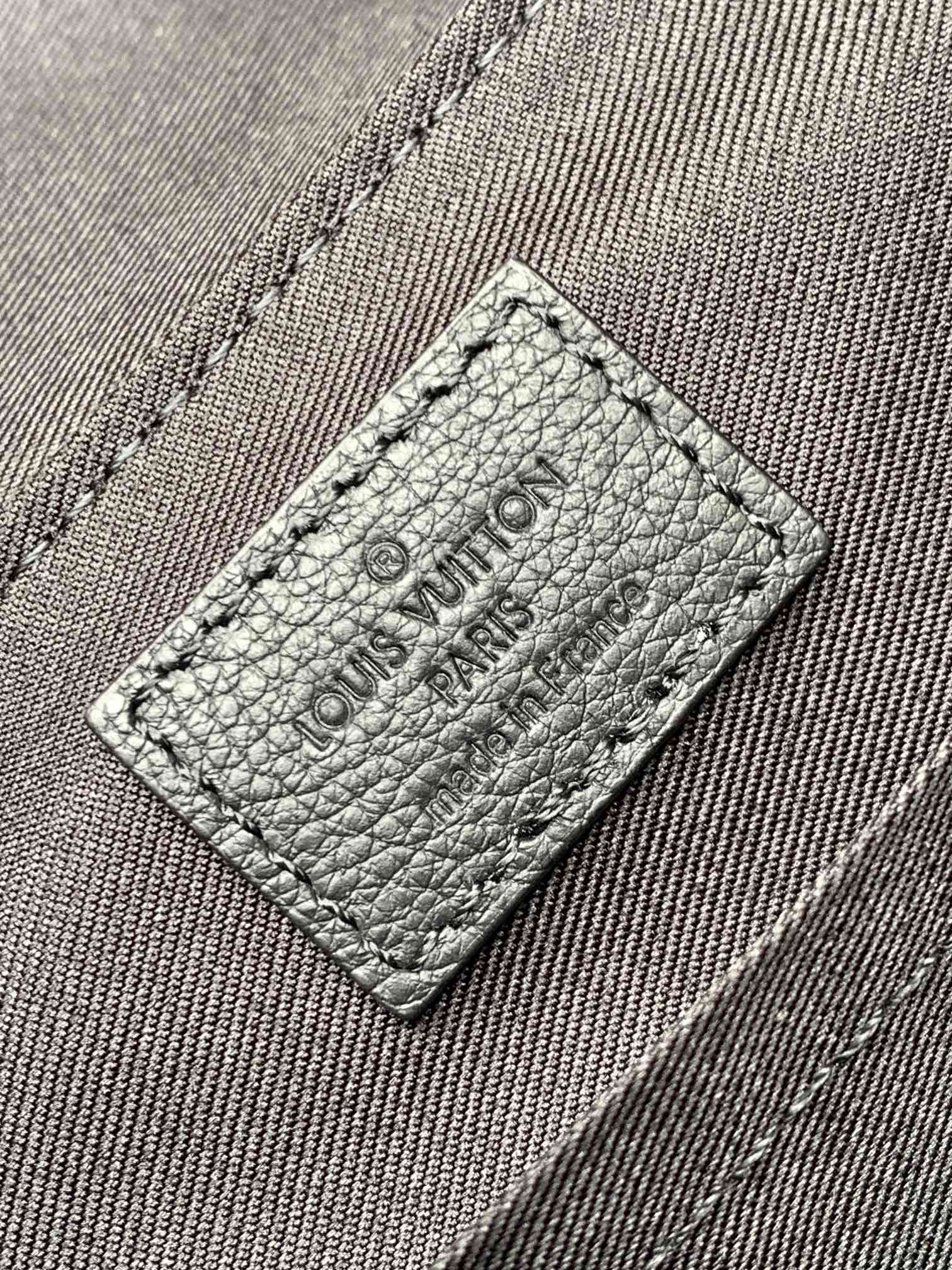 Louis Vuitton Messenger Bag Cow Leather M-l-s