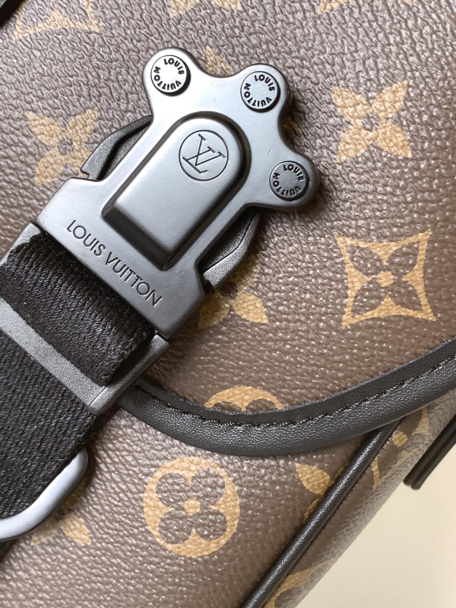 Louis Vuitton Messenger Bag Canvas M-l-s