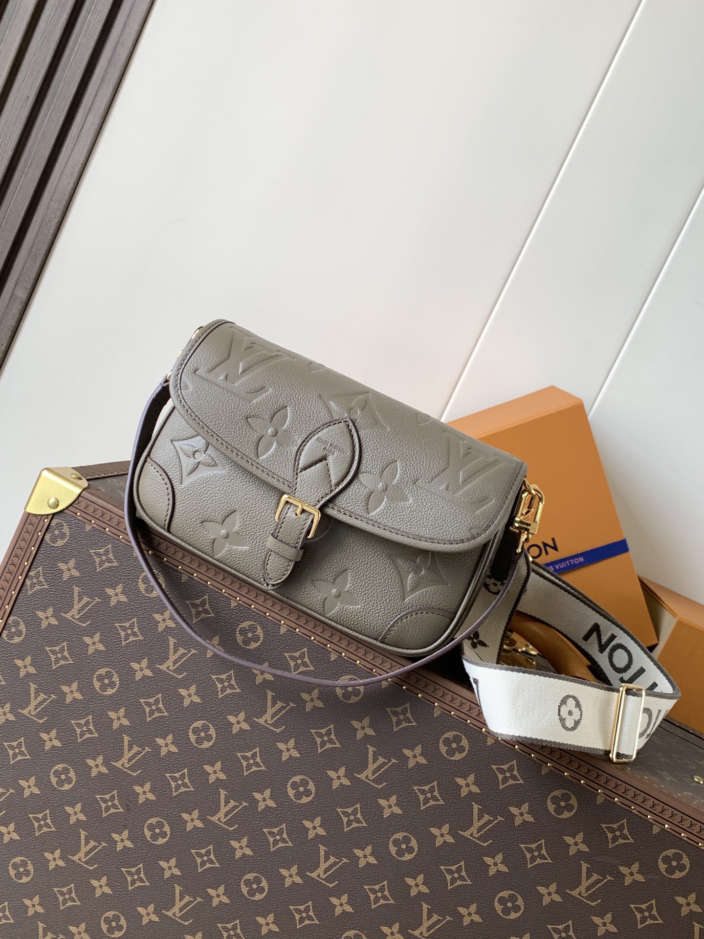 Louis Vuitton Basic Bag Black M