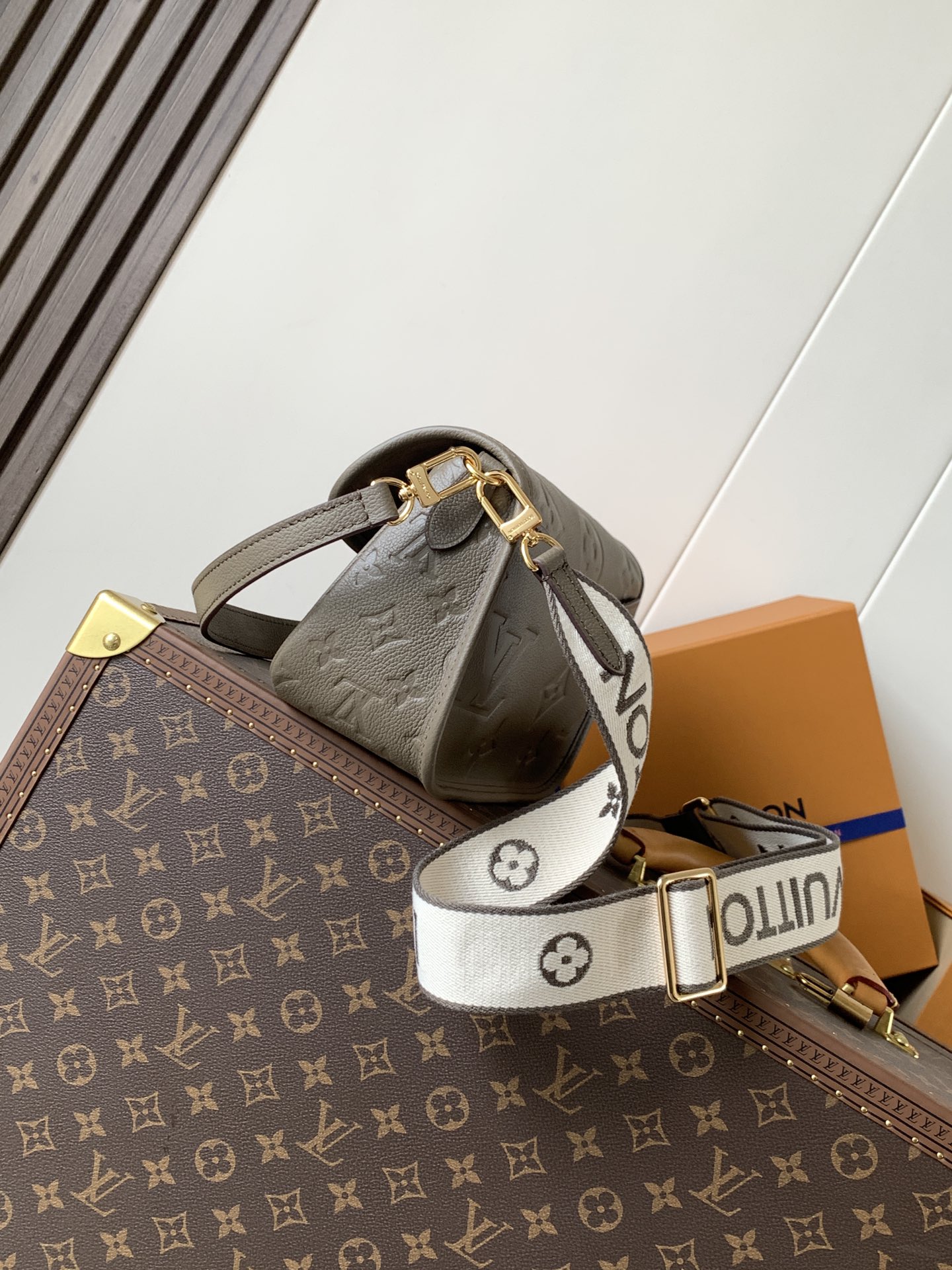 Louis Vuitton Basic Bag Black M