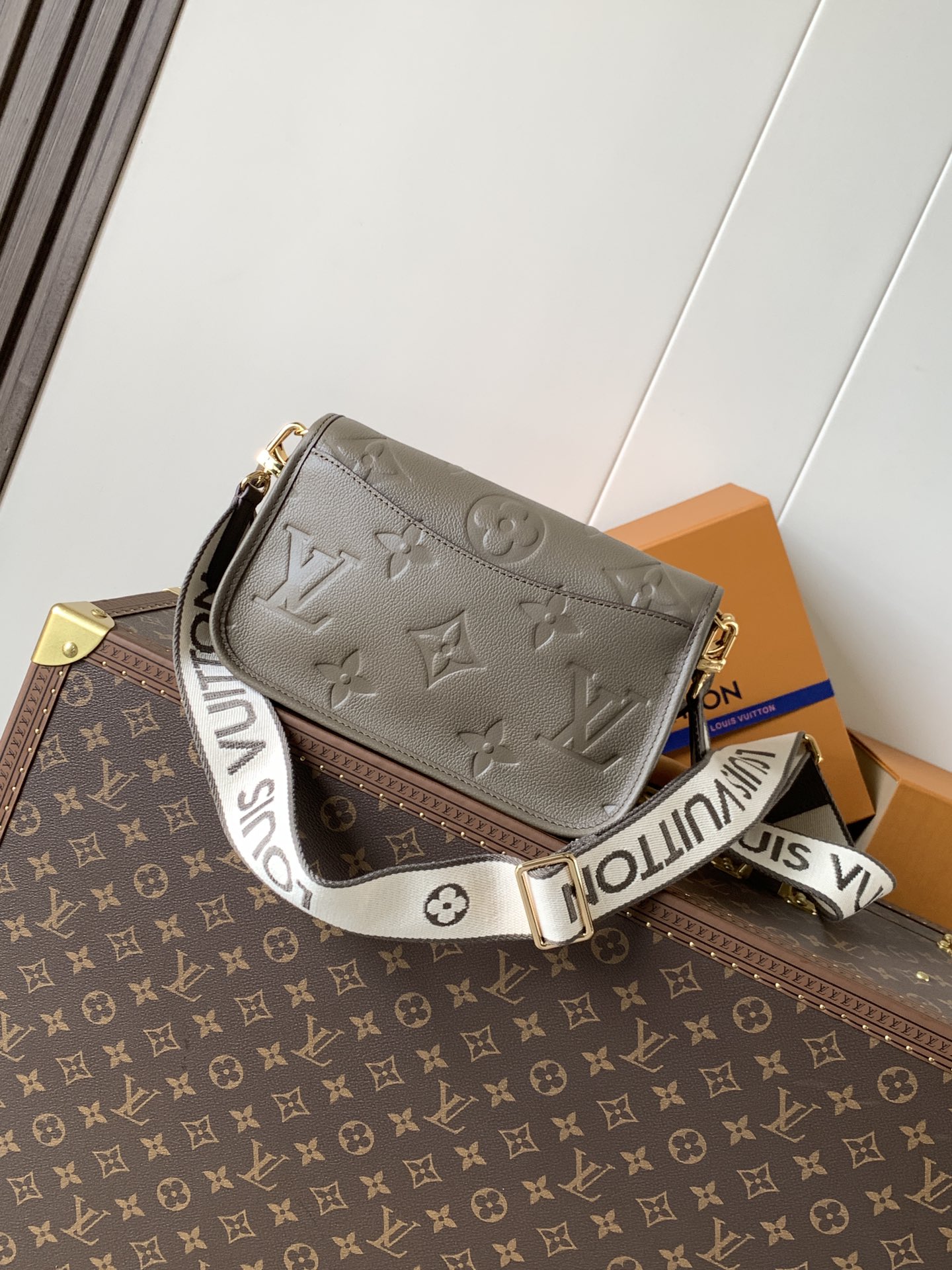 Louis Vuitton Basic Bag Black M