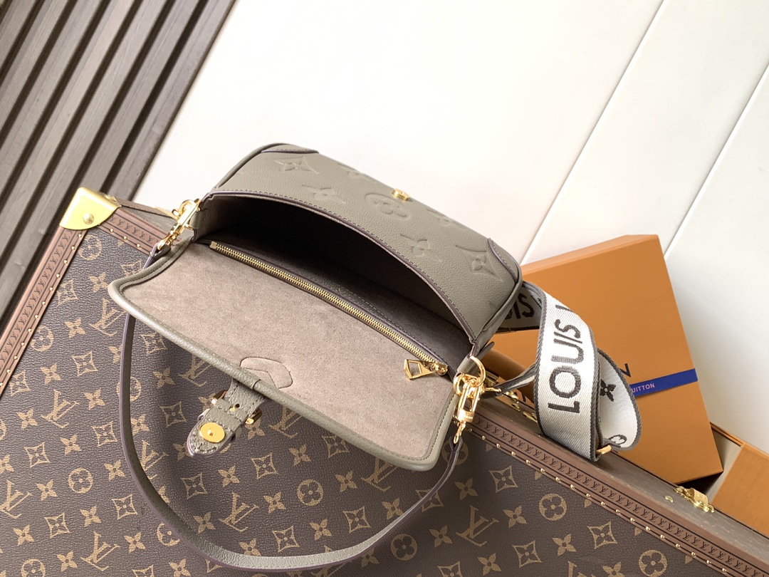 Louis Vuitton Basic Bag Black M