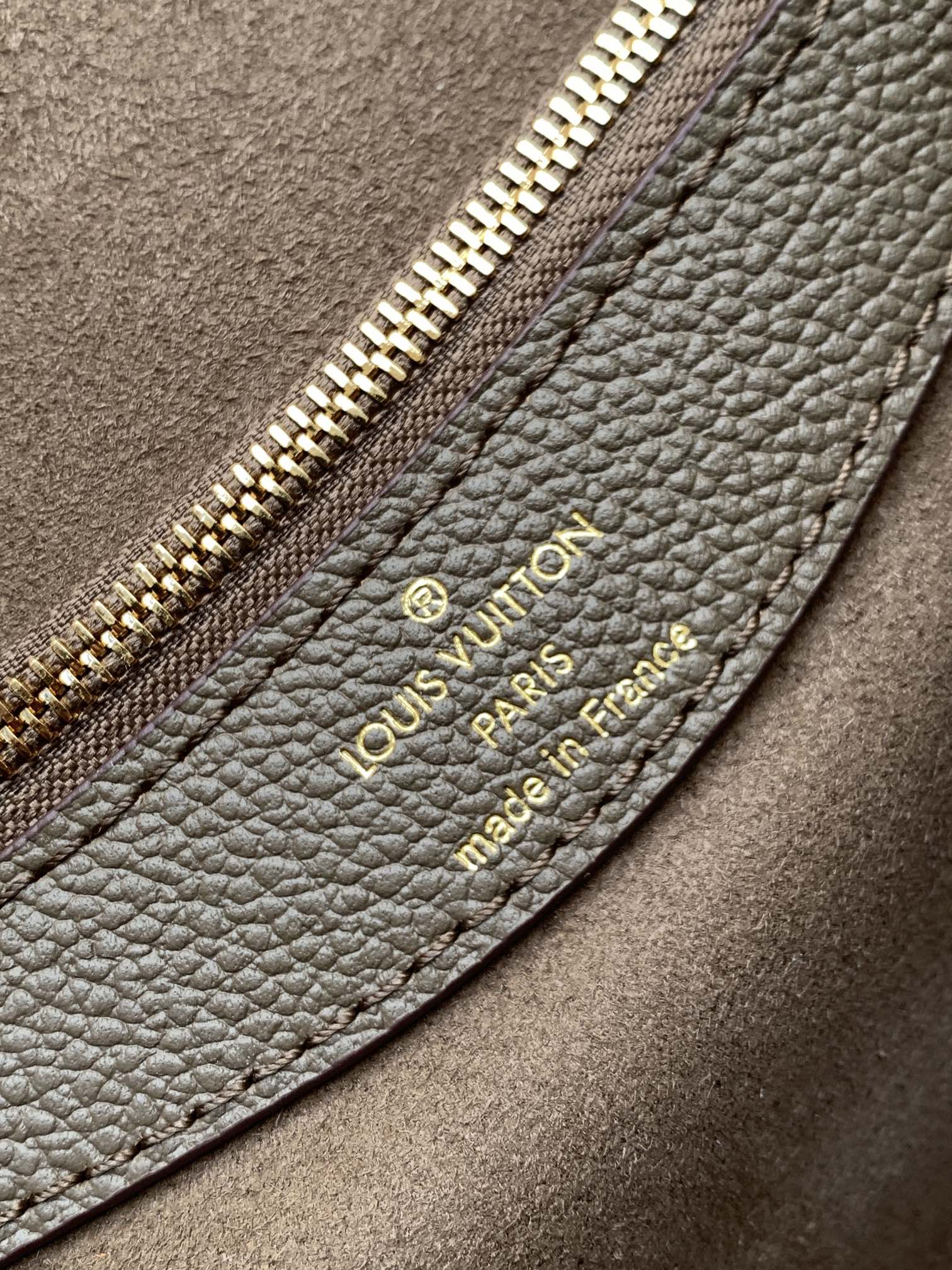 Louis Vuitton Basic Bag Black M