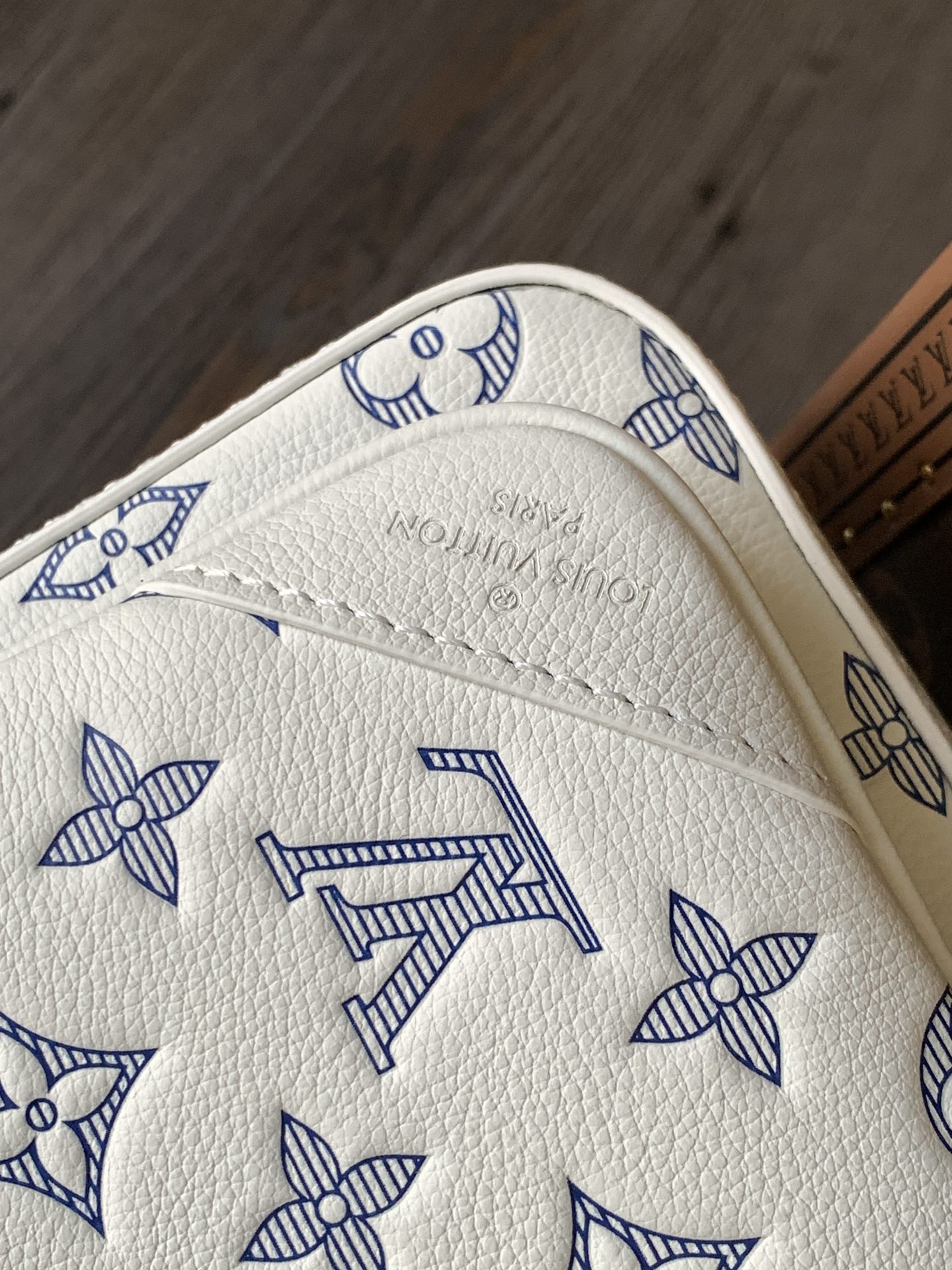 Louis Vuitton Messenger Bag Cow Leather M