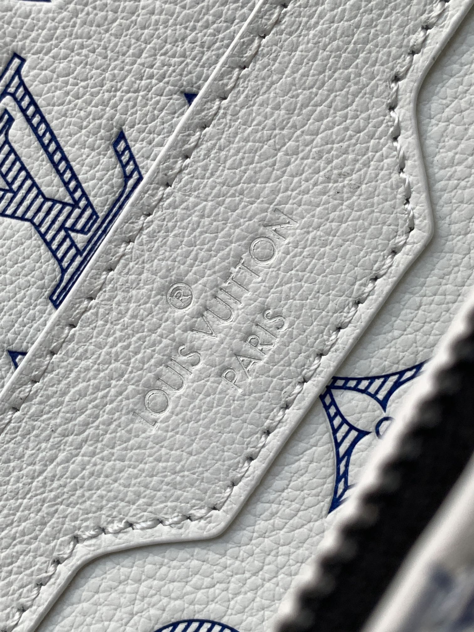 Louis Vuitton Messenger Bag Cow Leather M