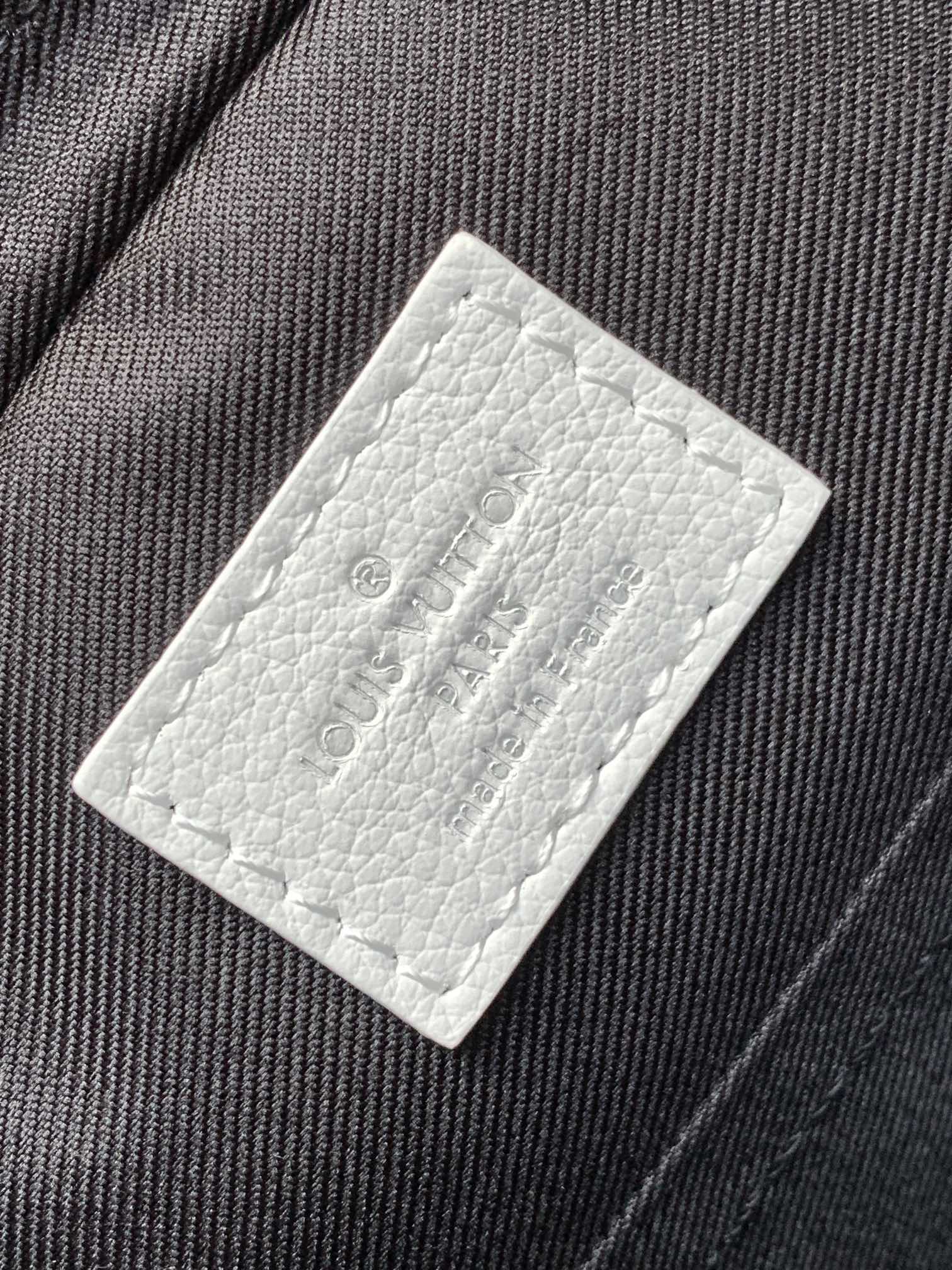 Louis Vuitton Messenger Bag Cow Leather M