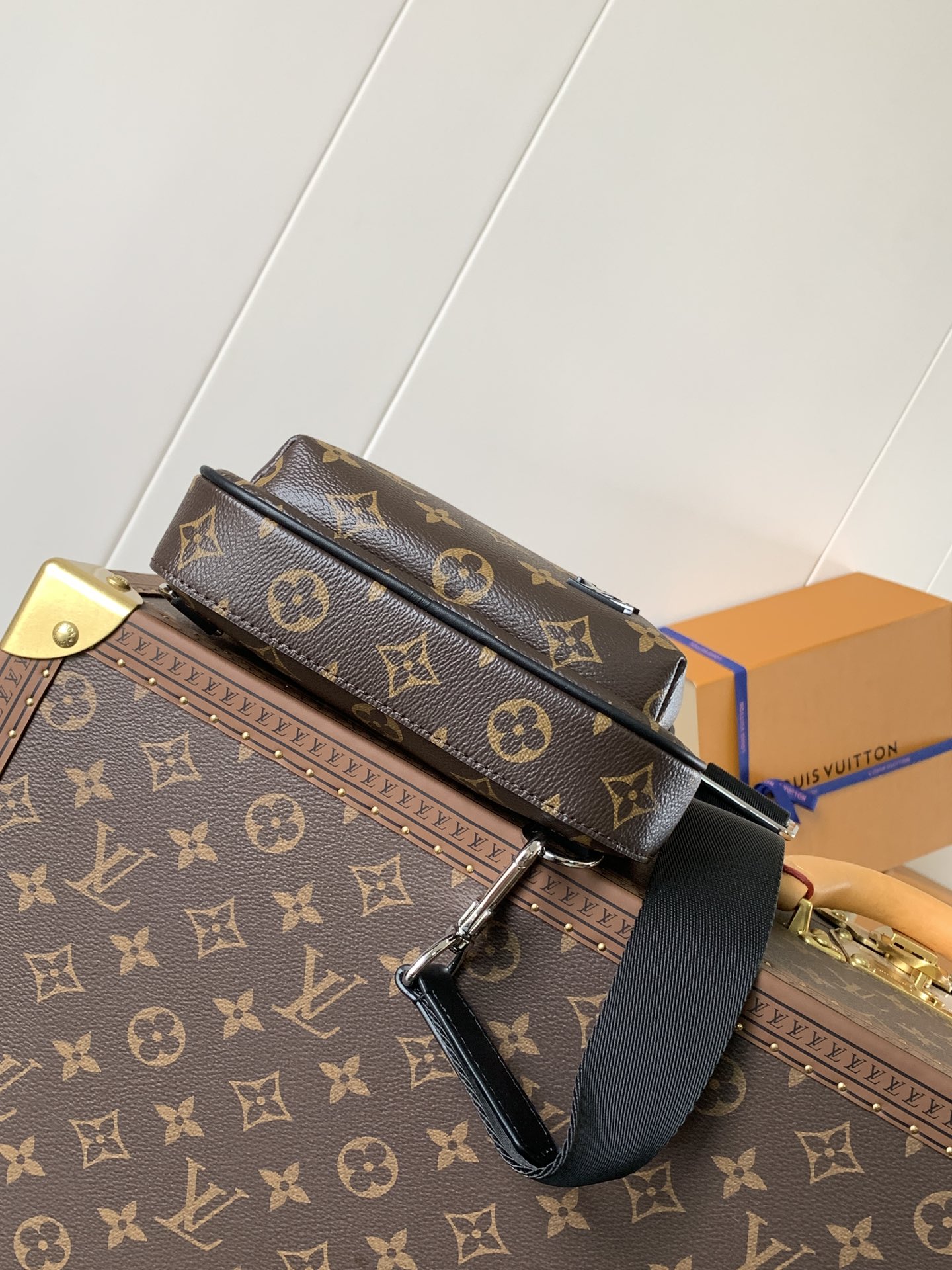 Louis Vuitton Shoulder Bag Cow Leather M