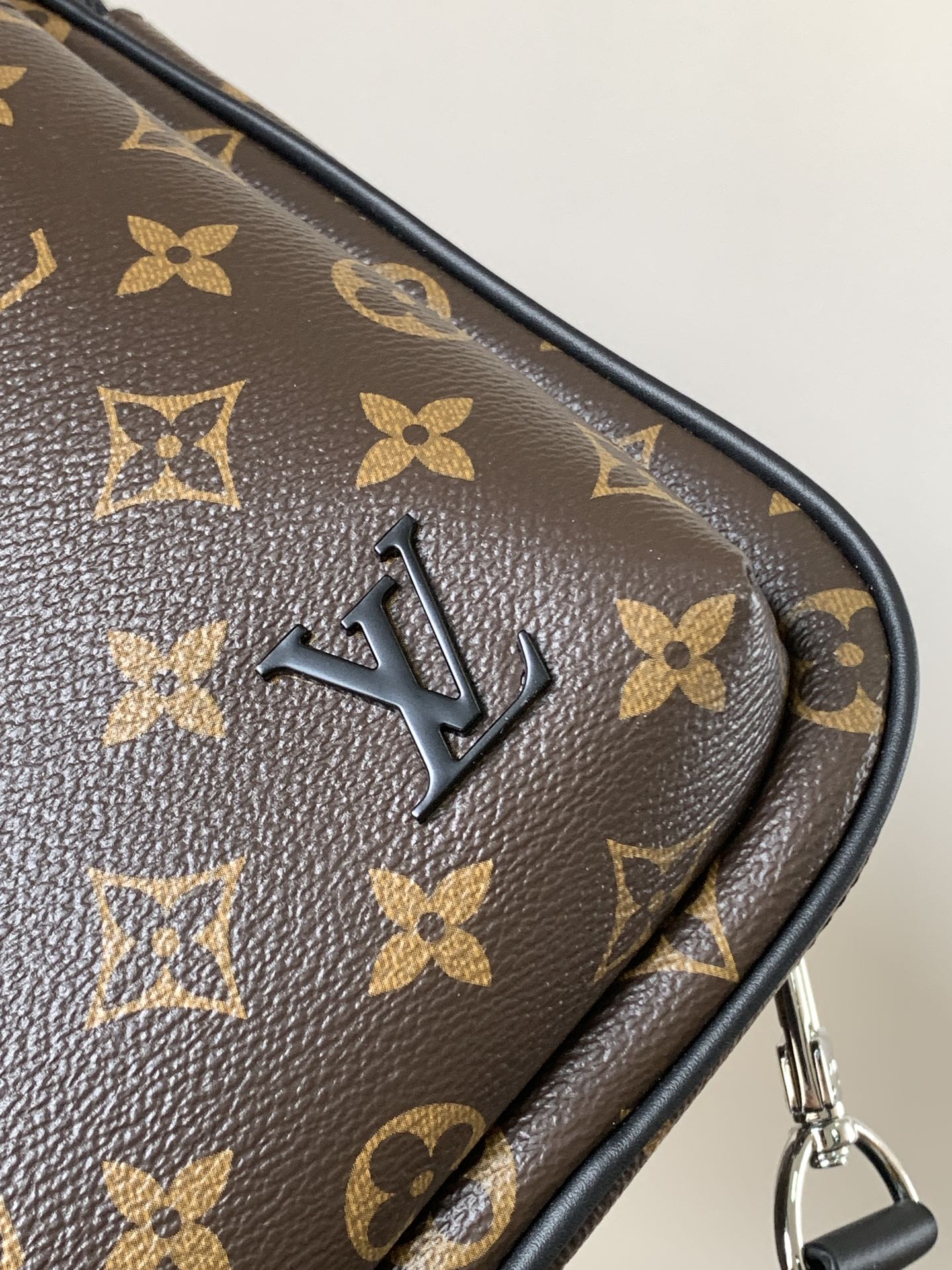 Louis Vuitton Shoulder Bag Cow Leather M