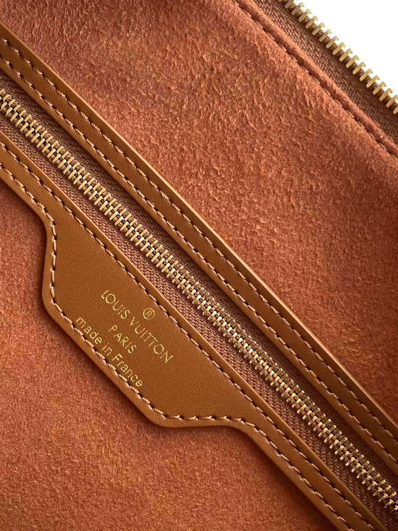 Louis Vuitton Basic Bag Cow Leather Black M-s