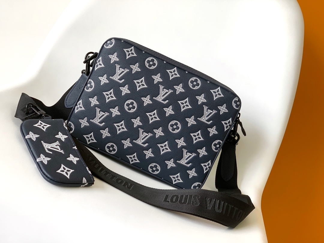 Louis Vuitton Messenger Bag Cow Leather Black M