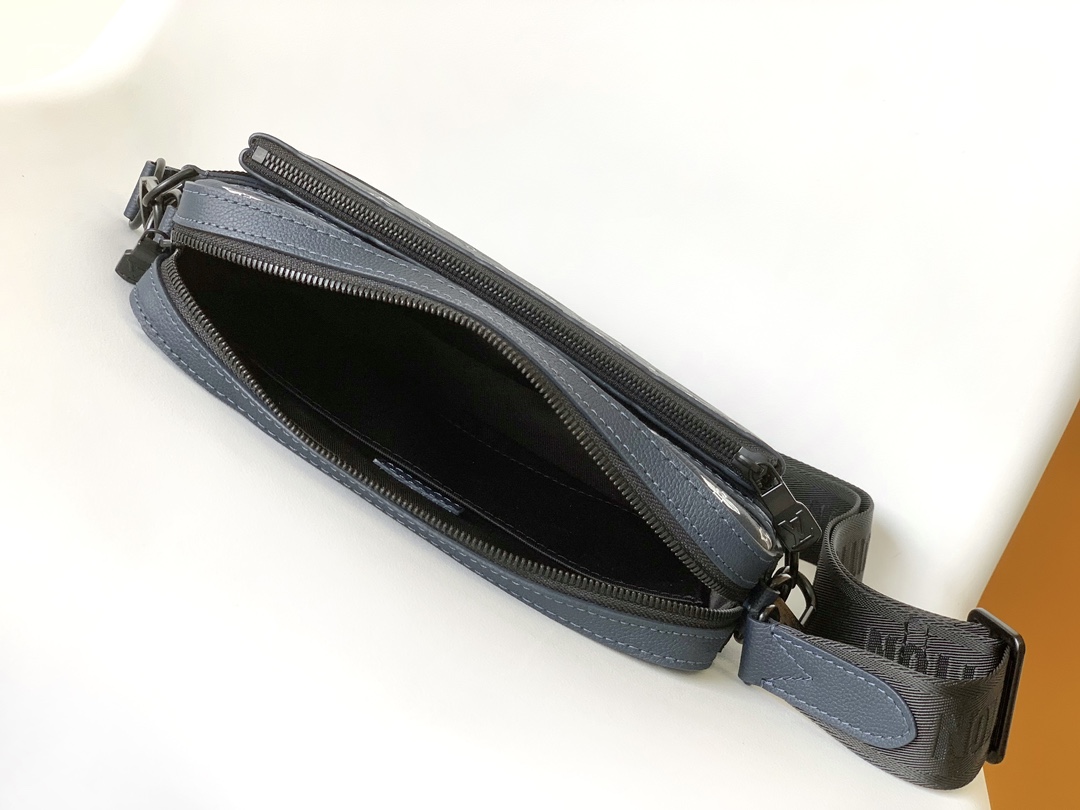 Louis Vuitton Messenger Bag Cow Leather Black M