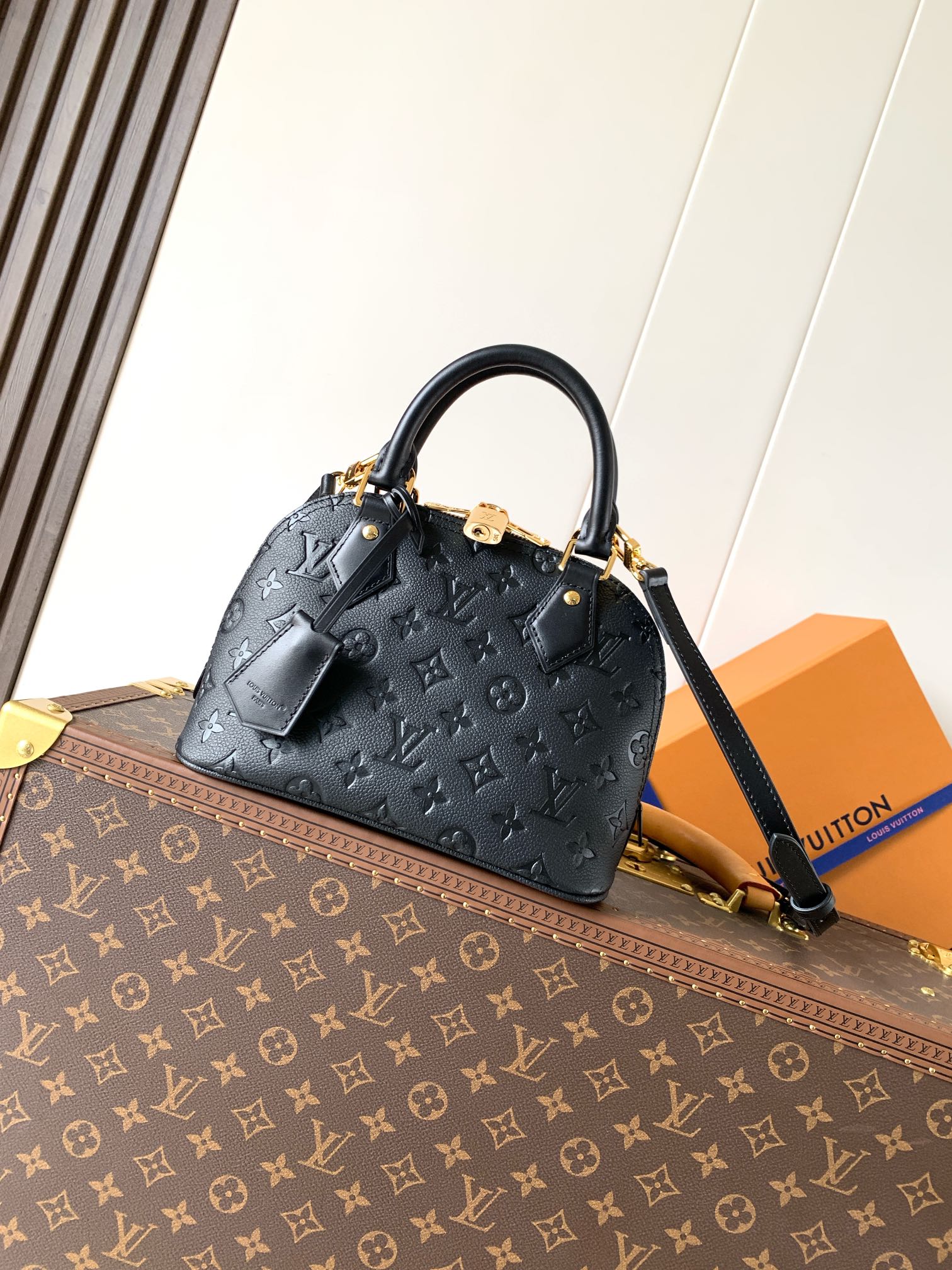 Louis Vuitton Tote Bag Black M-l-s