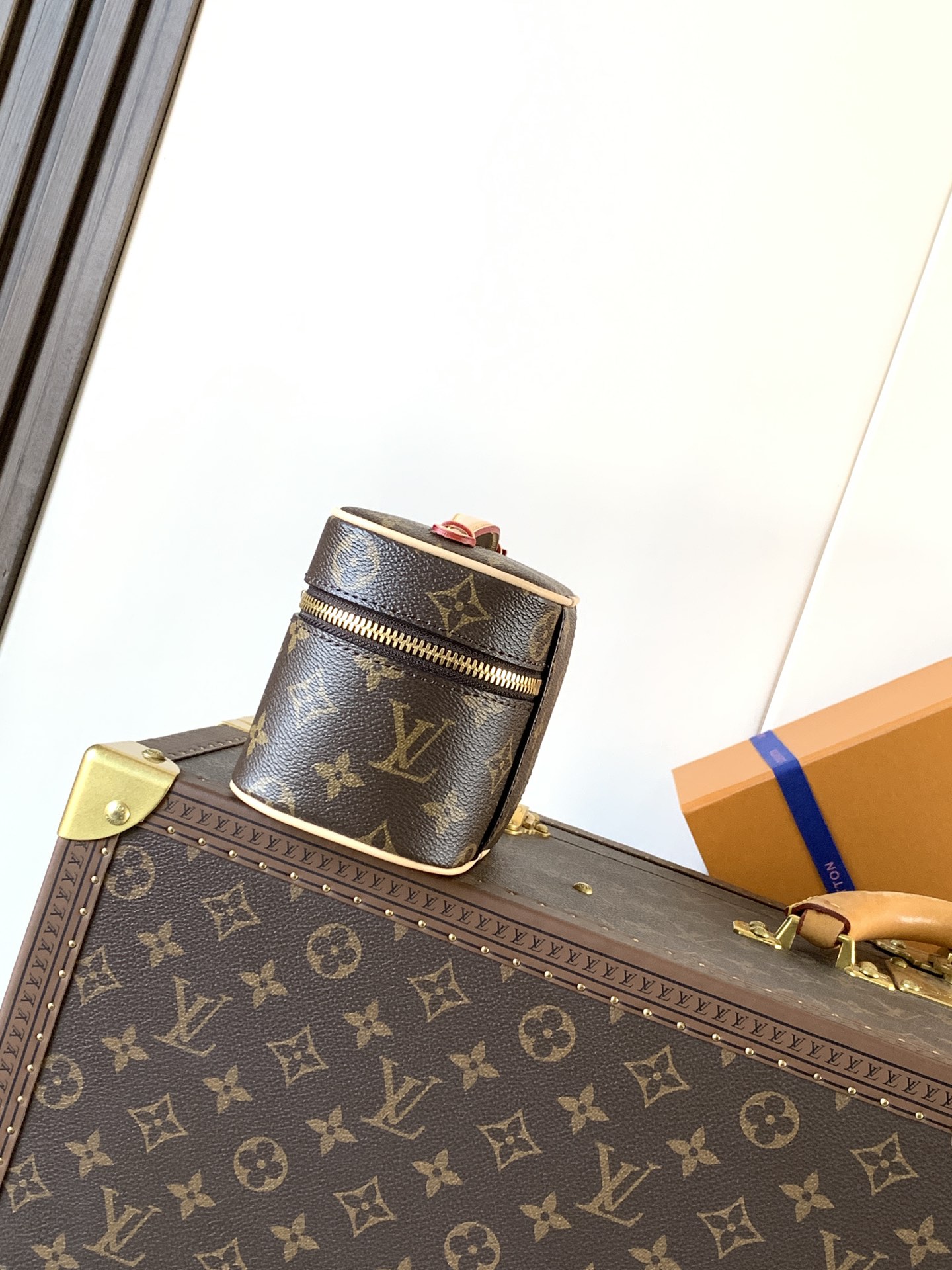 Louis Vuitton Basic Bag Cow Leather M