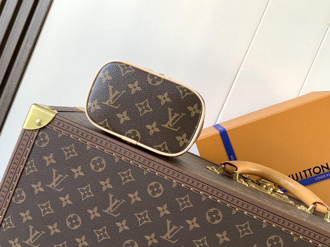 Louis Vuitton Basic Bag Cow Leather M