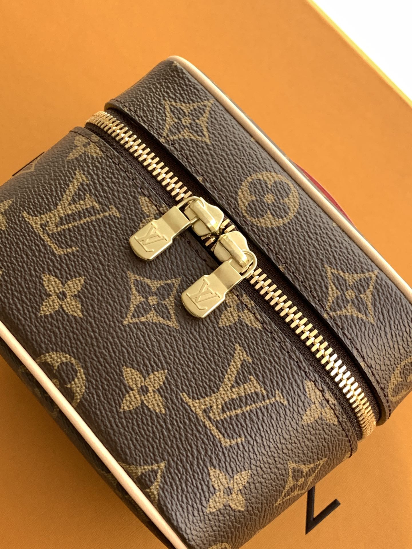Louis Vuitton Basic Bag Cow Leather M