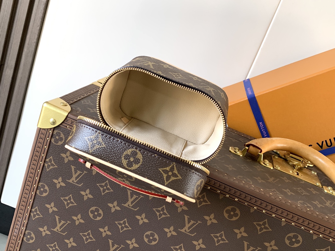 Louis Vuitton Basic Bag Cow Leather M