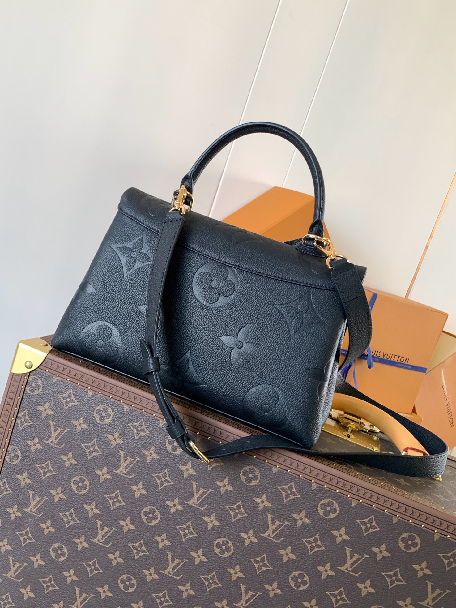 Louis Vuitton Basic Bag Black M-l-s