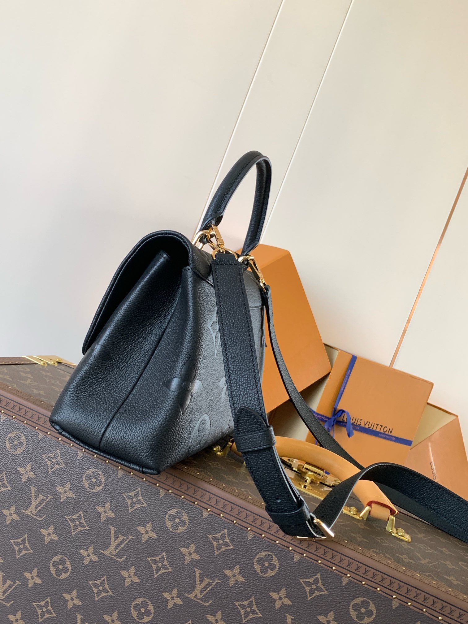 Louis Vuitton Basic Bag Black M-l-s