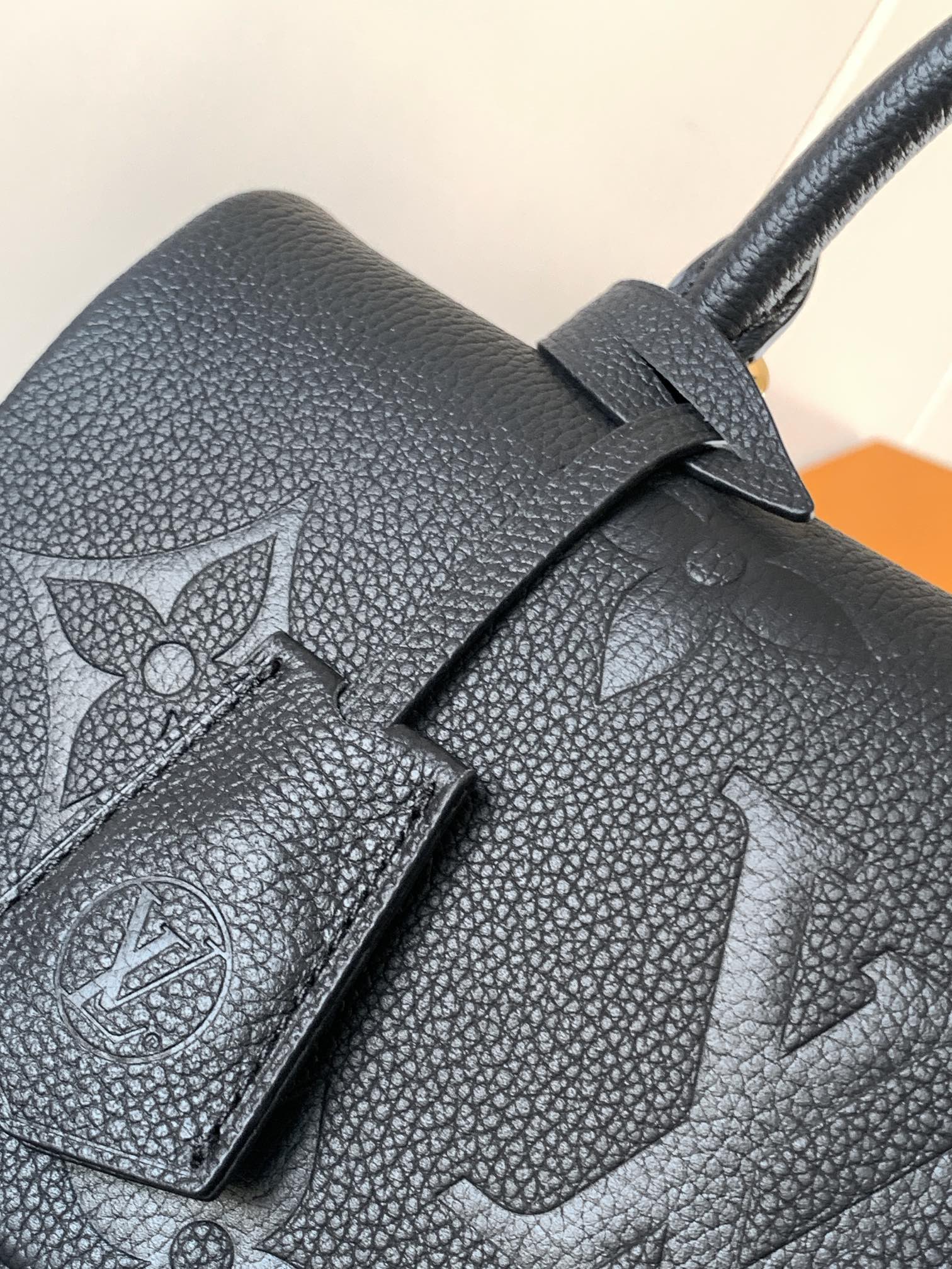 Louis Vuitton Basic Bag Black M-l-s