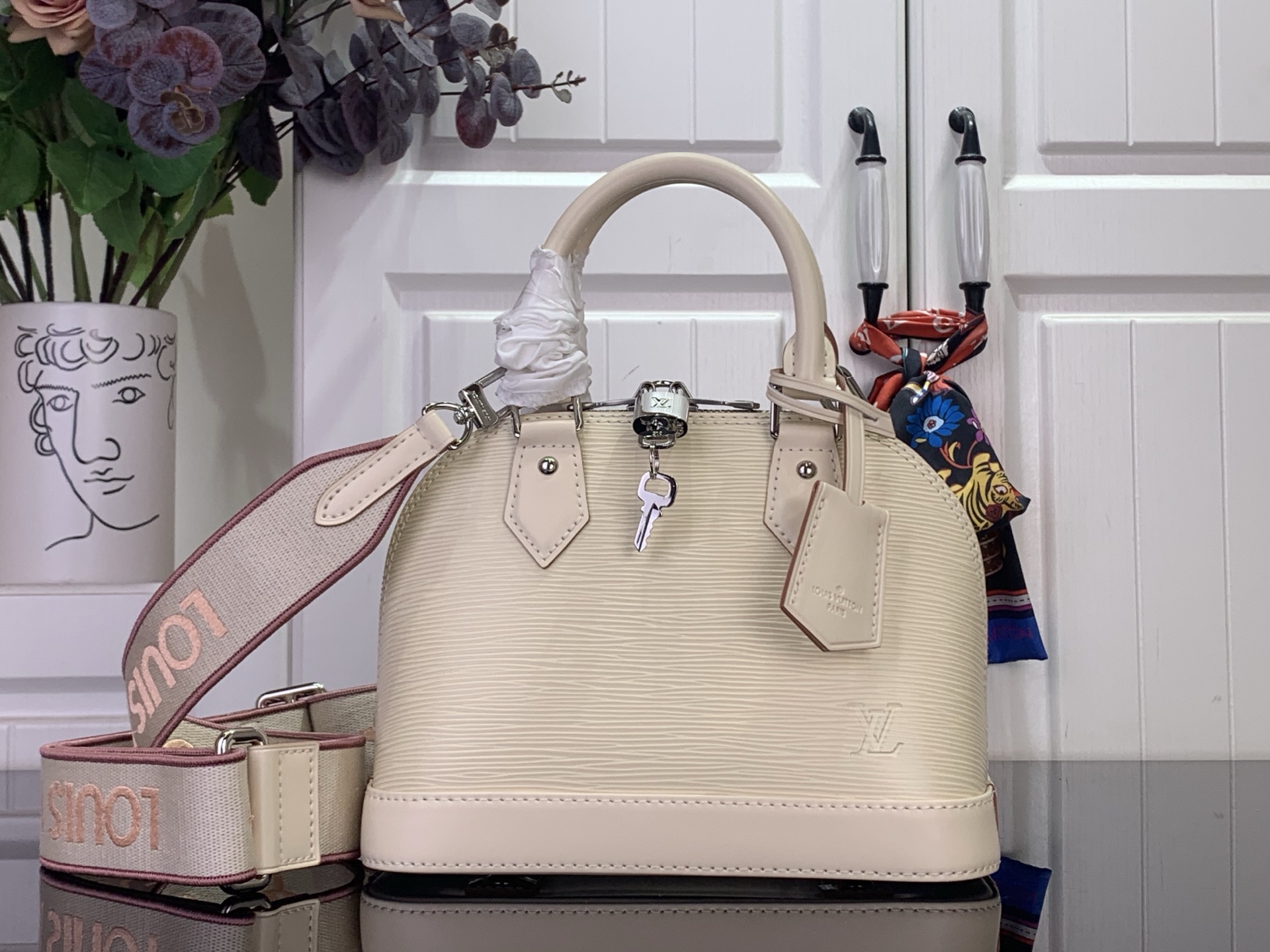 Louis Vuitton Basic Bag White M-l-s