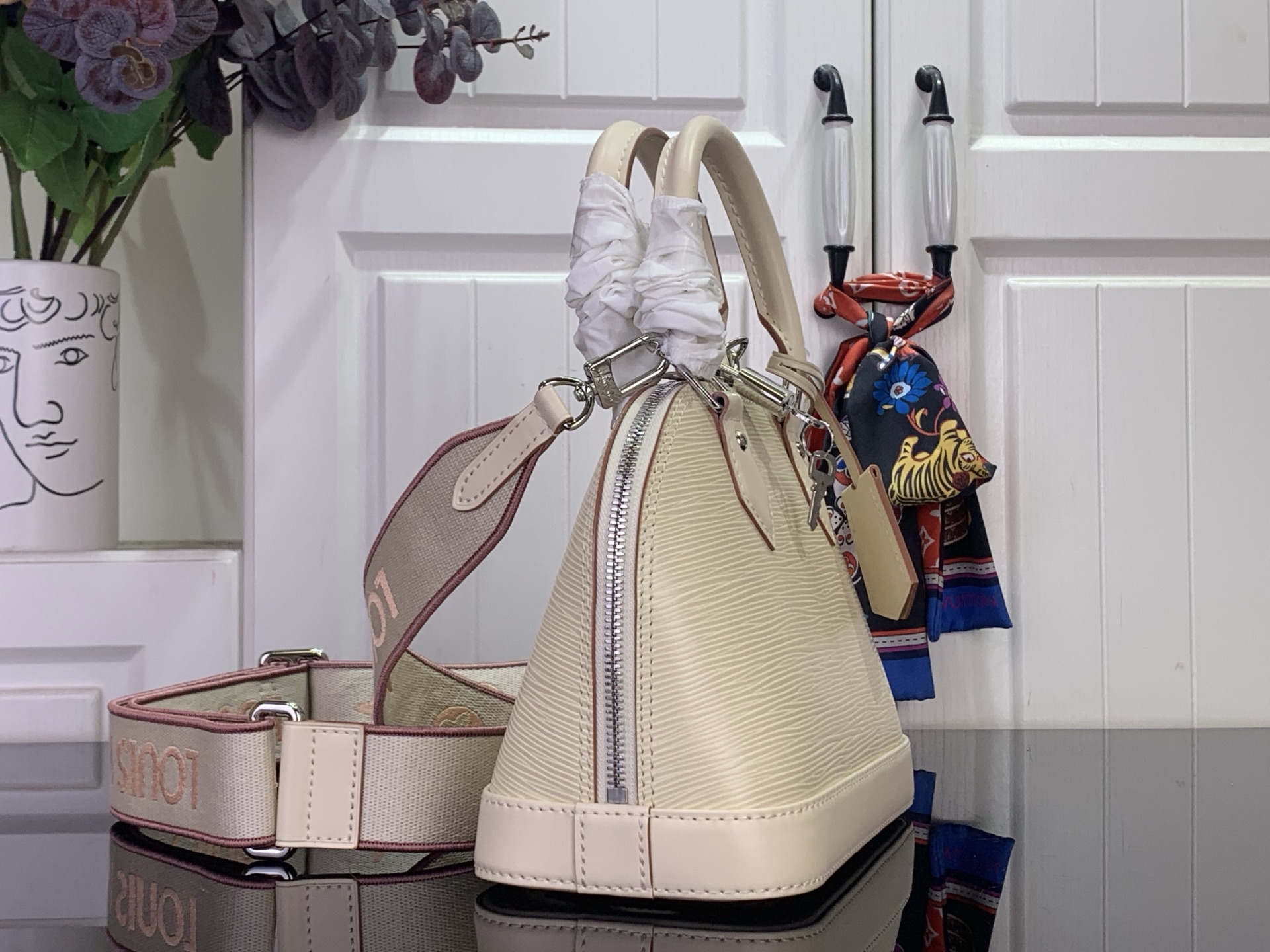 Louis Vuitton Basic Bag White M-l-s