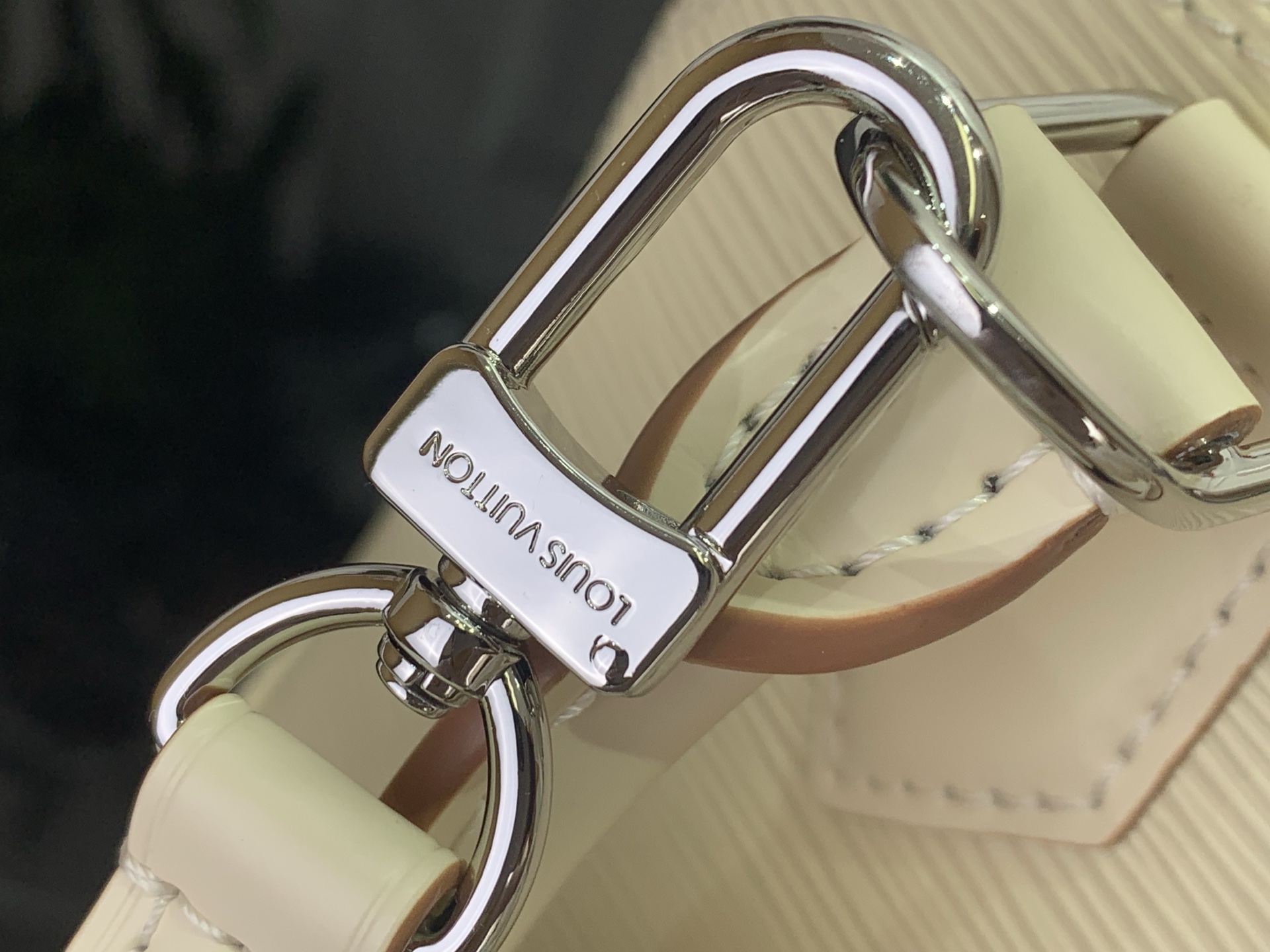 Louis Vuitton Basic Bag White M-l-s