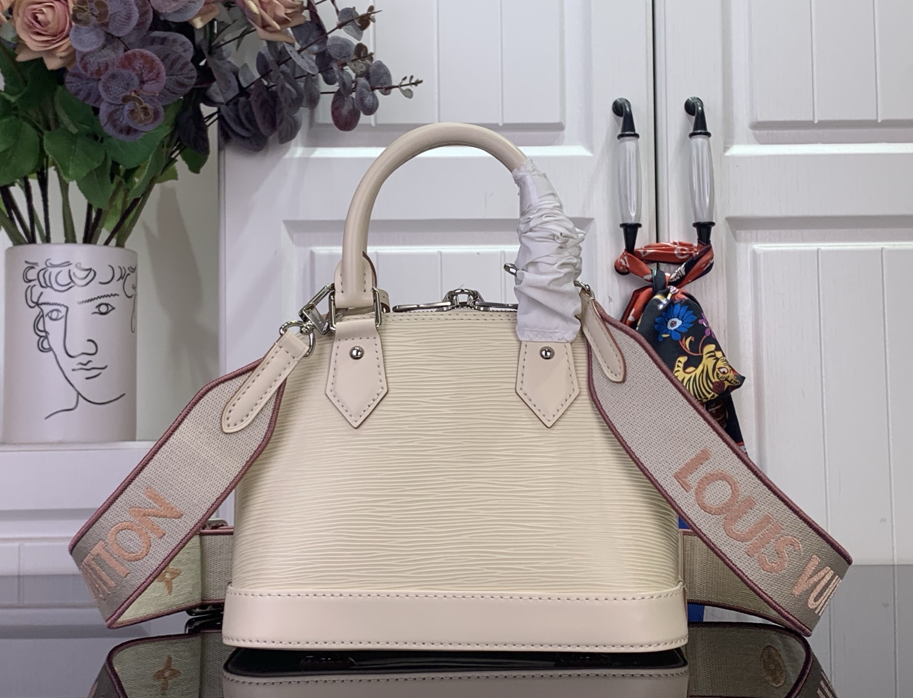 Louis Vuitton Basic Bag White M-l-s