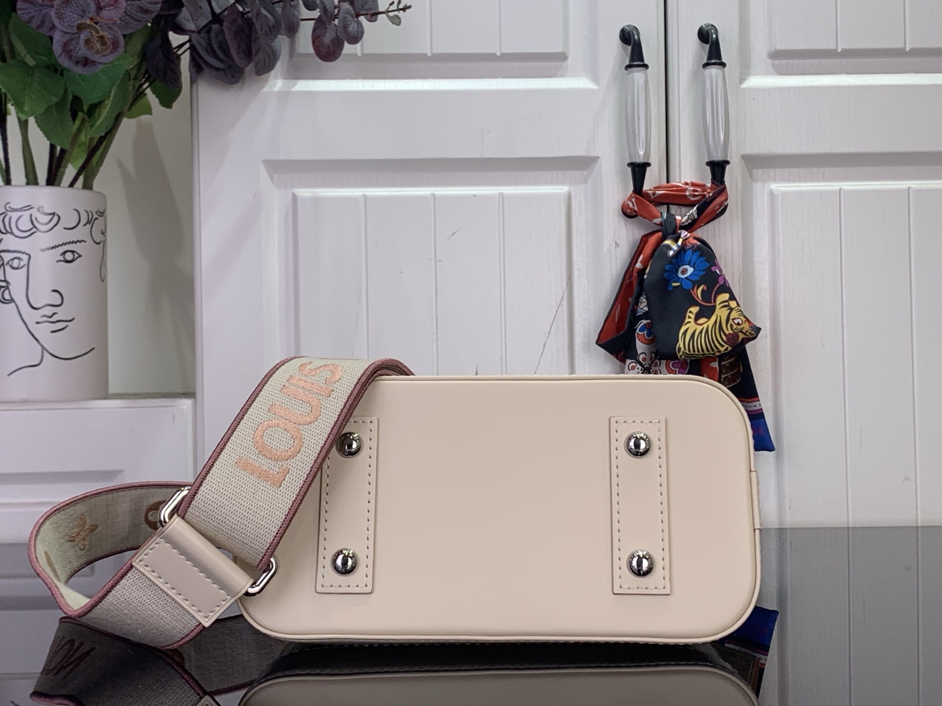 Louis Vuitton Basic Bag White M-l-s