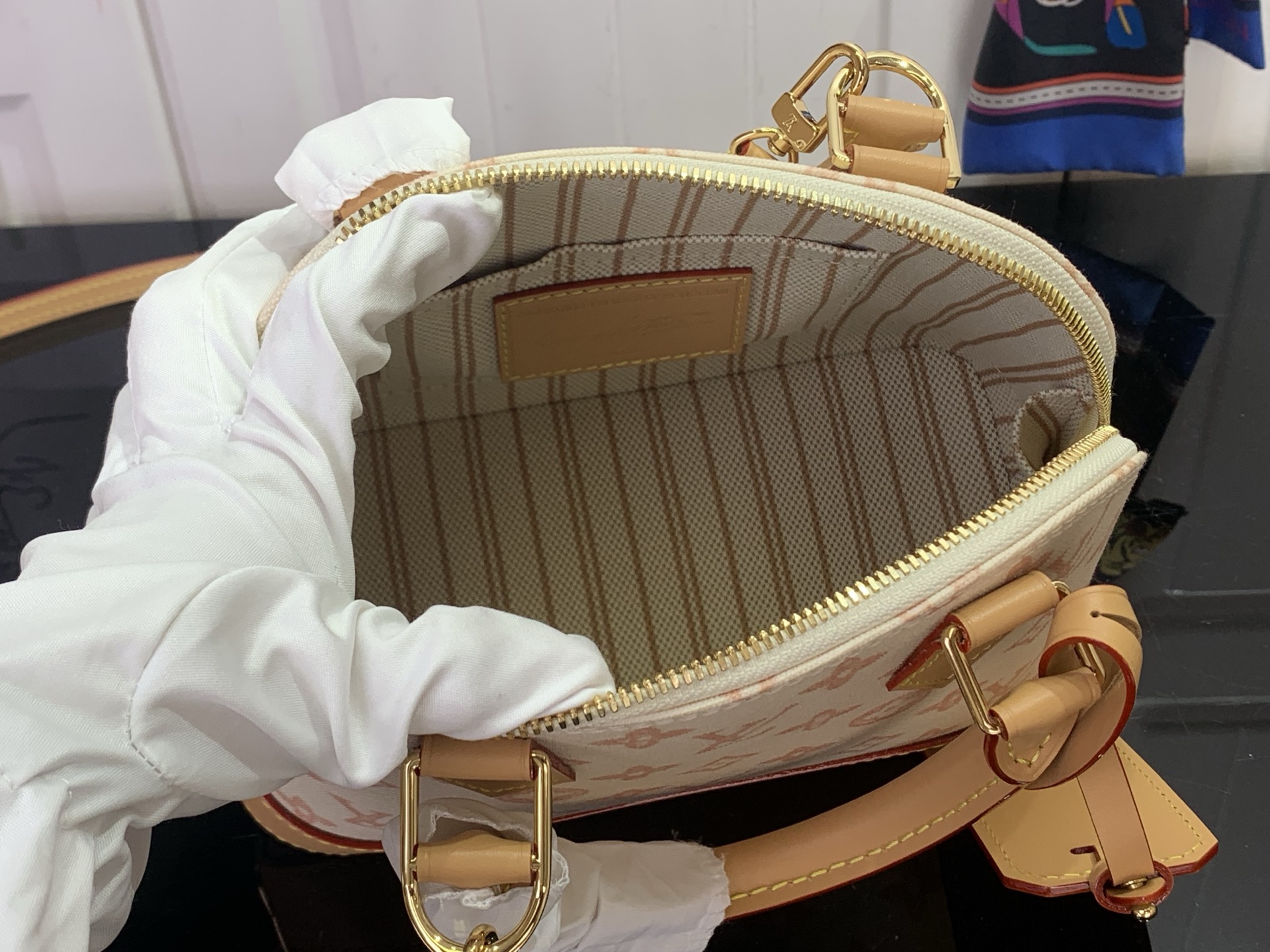 Louis Vuitton Basic Bag Canvas M-l