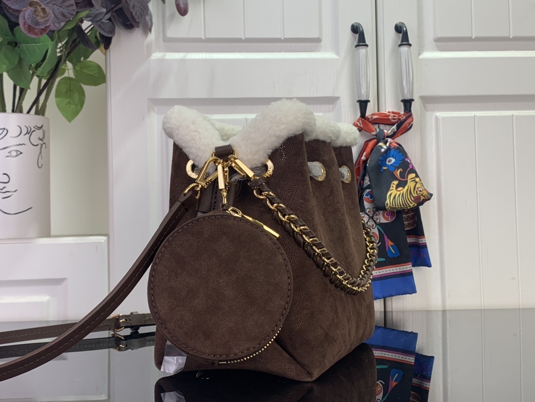 Louis Vuitton Basic Bag Coffee M-l-s