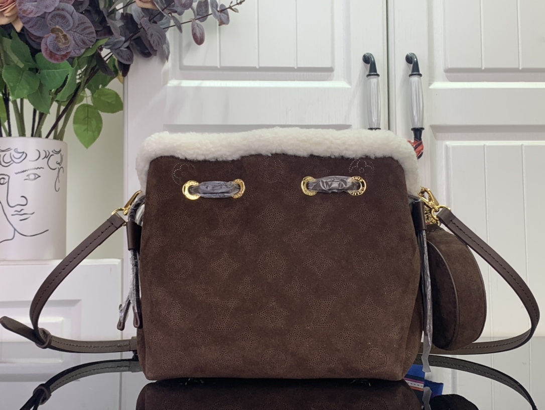 Louis Vuitton Basic Bag Coffee M-l-s