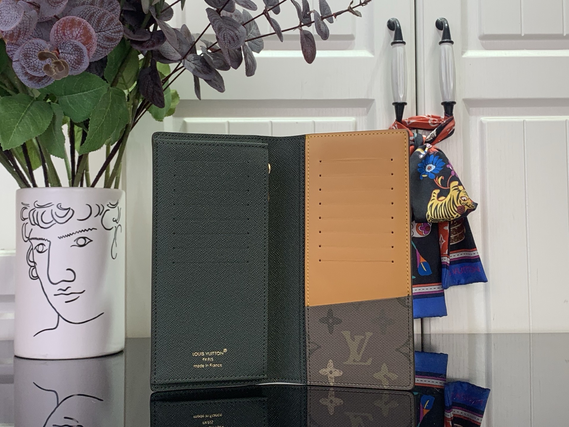 Louis Vuitton Basic Bag Cow Leather Green M-l-s