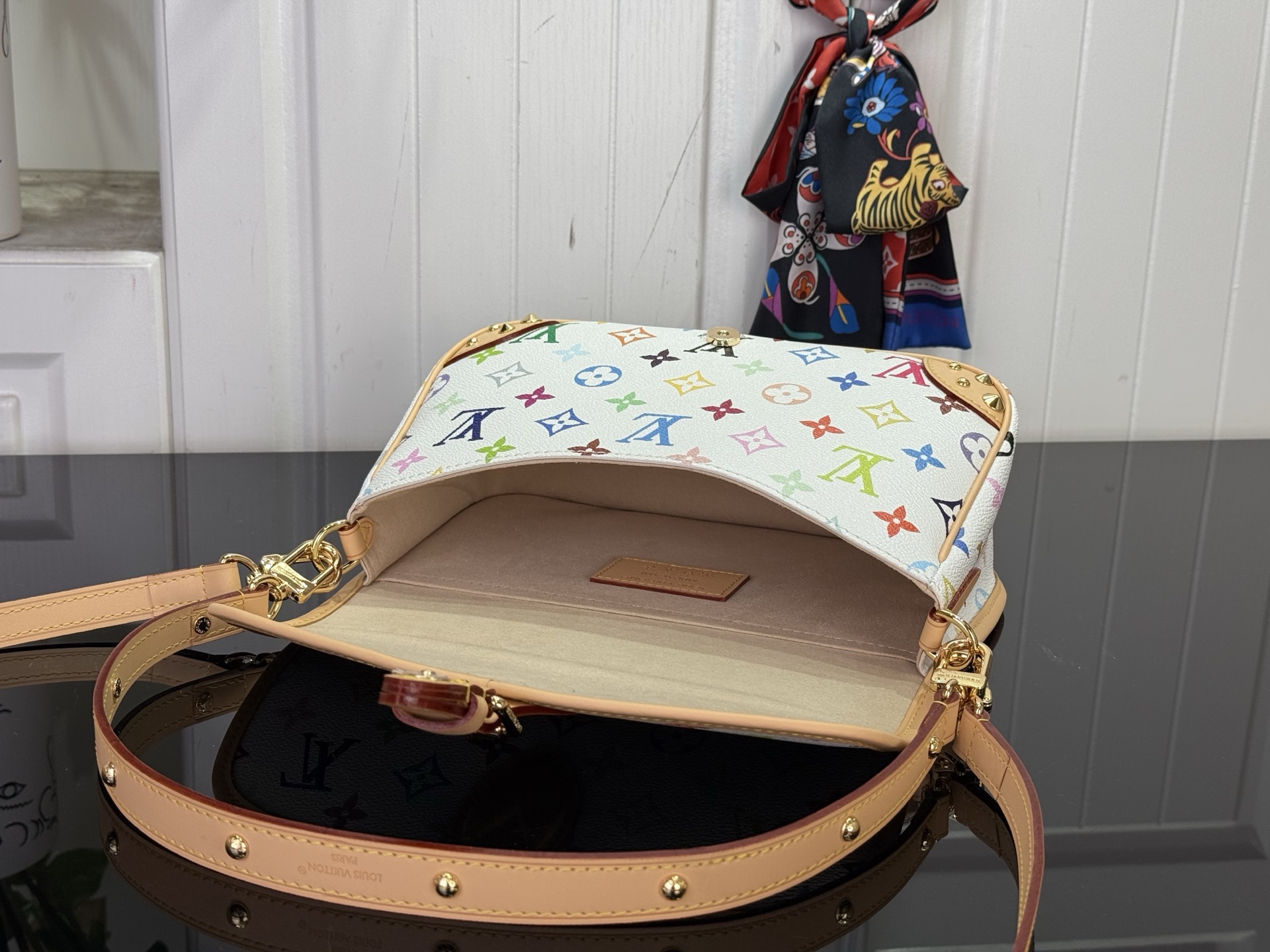 Louis Vuitton Basic Bag M