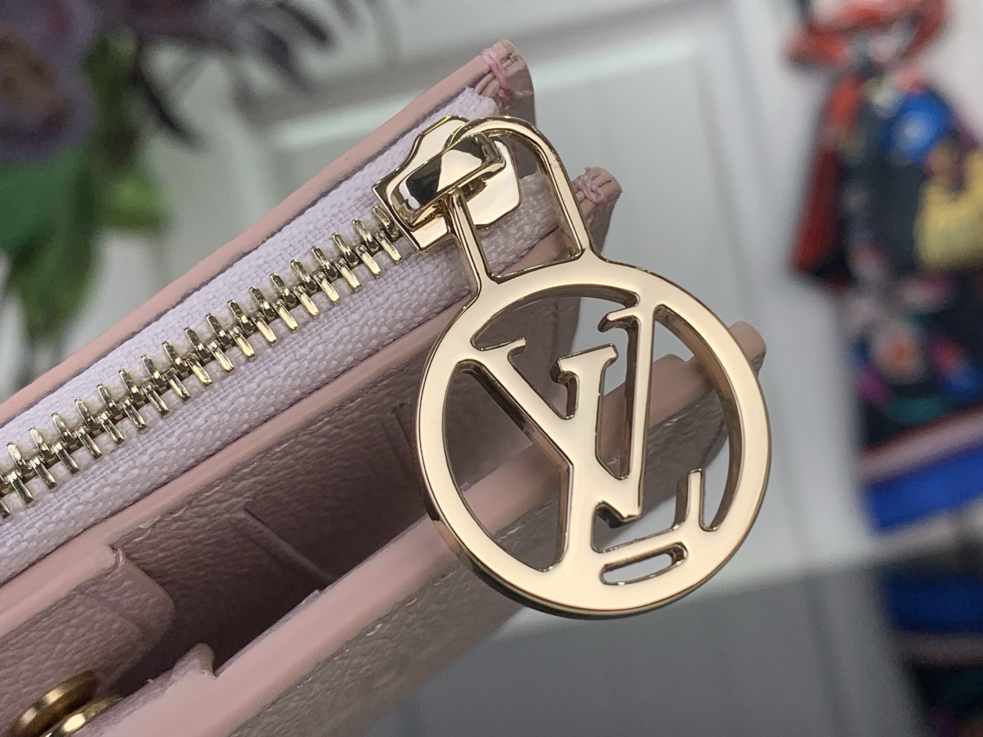 Louis Vuitton Basic Bag M-l-s