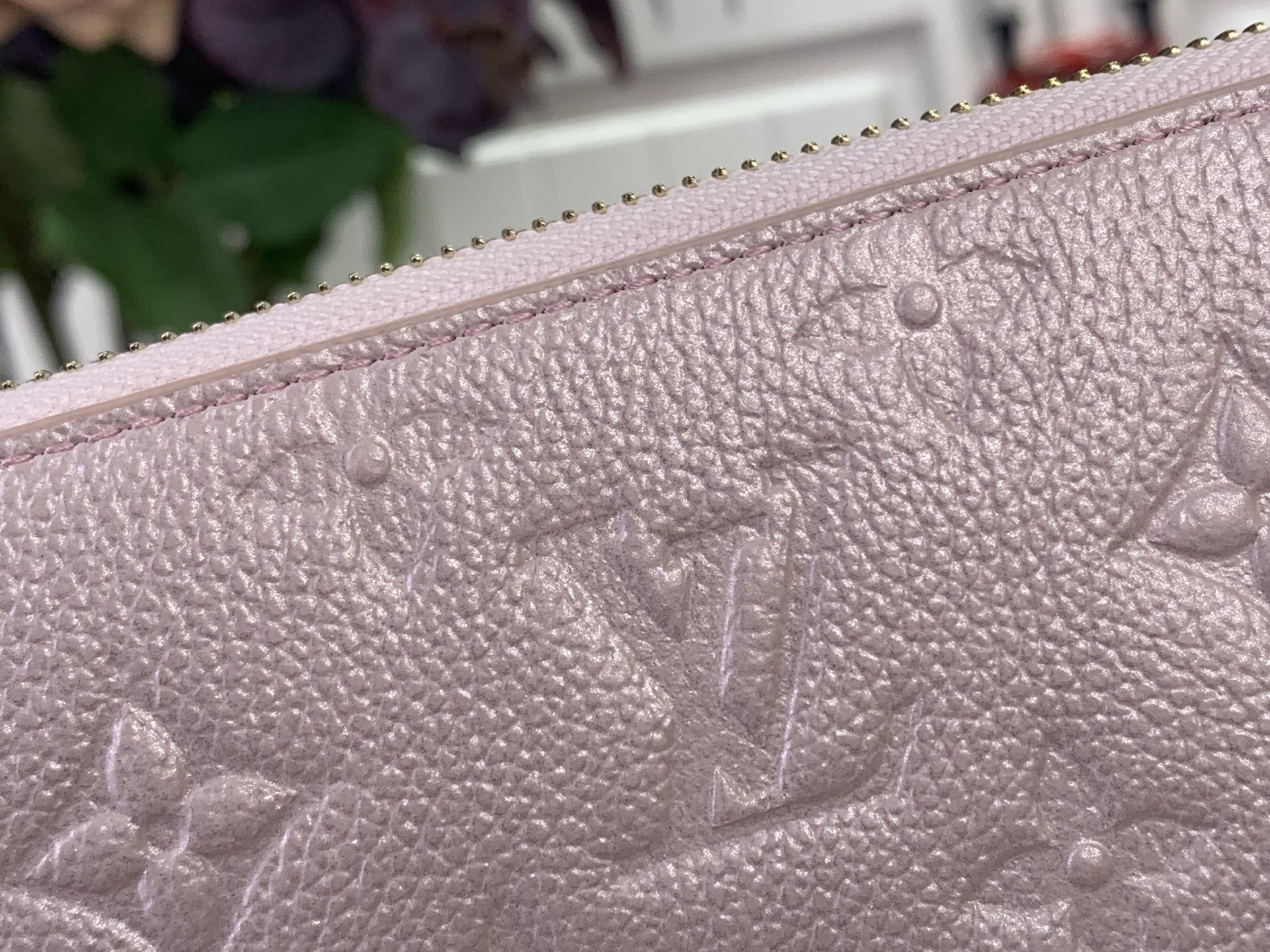 Louis Vuitton Basic Bag Gold M-l-s