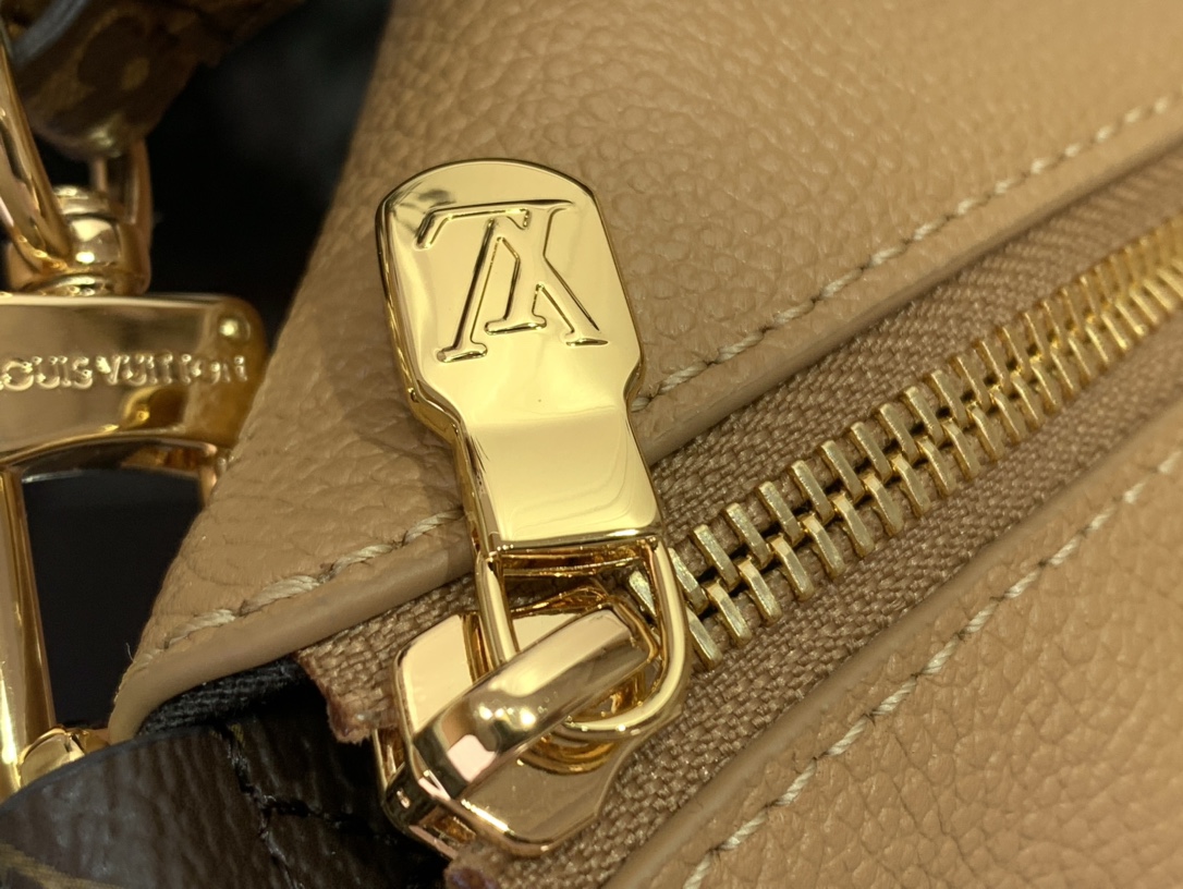 Louis Vuitton Basic Bag Canvas M-l-s