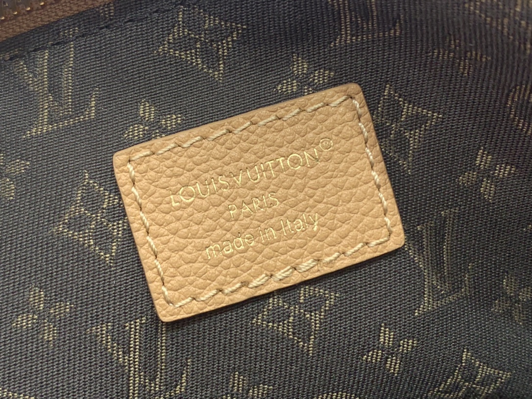 Louis Vuitton Basic Bag Canvas M-l-s