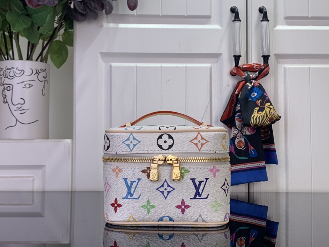 Louis Vuitton Basic Bag Canvas M