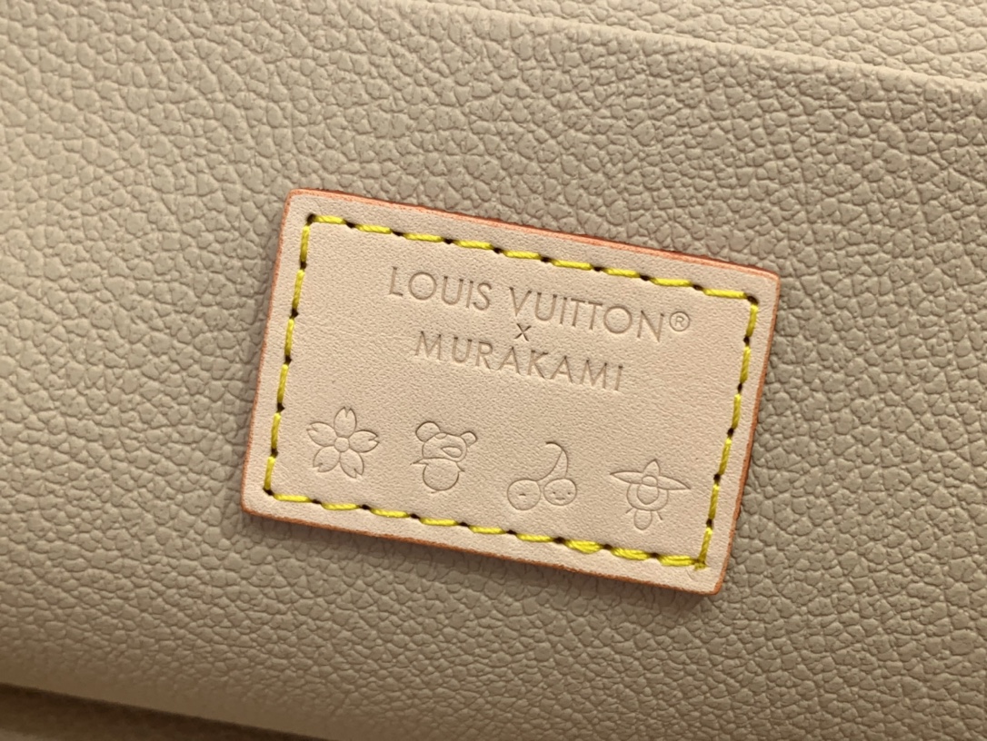 Louis Vuitton Basic Bag Canvas M