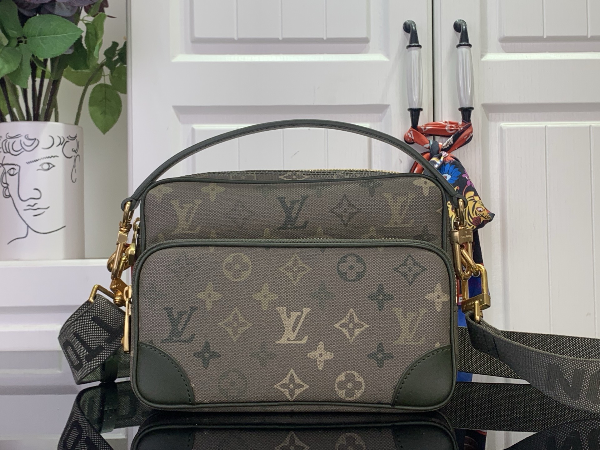 Louis Vuitton Crossbody Bag Canvas Gold M-l